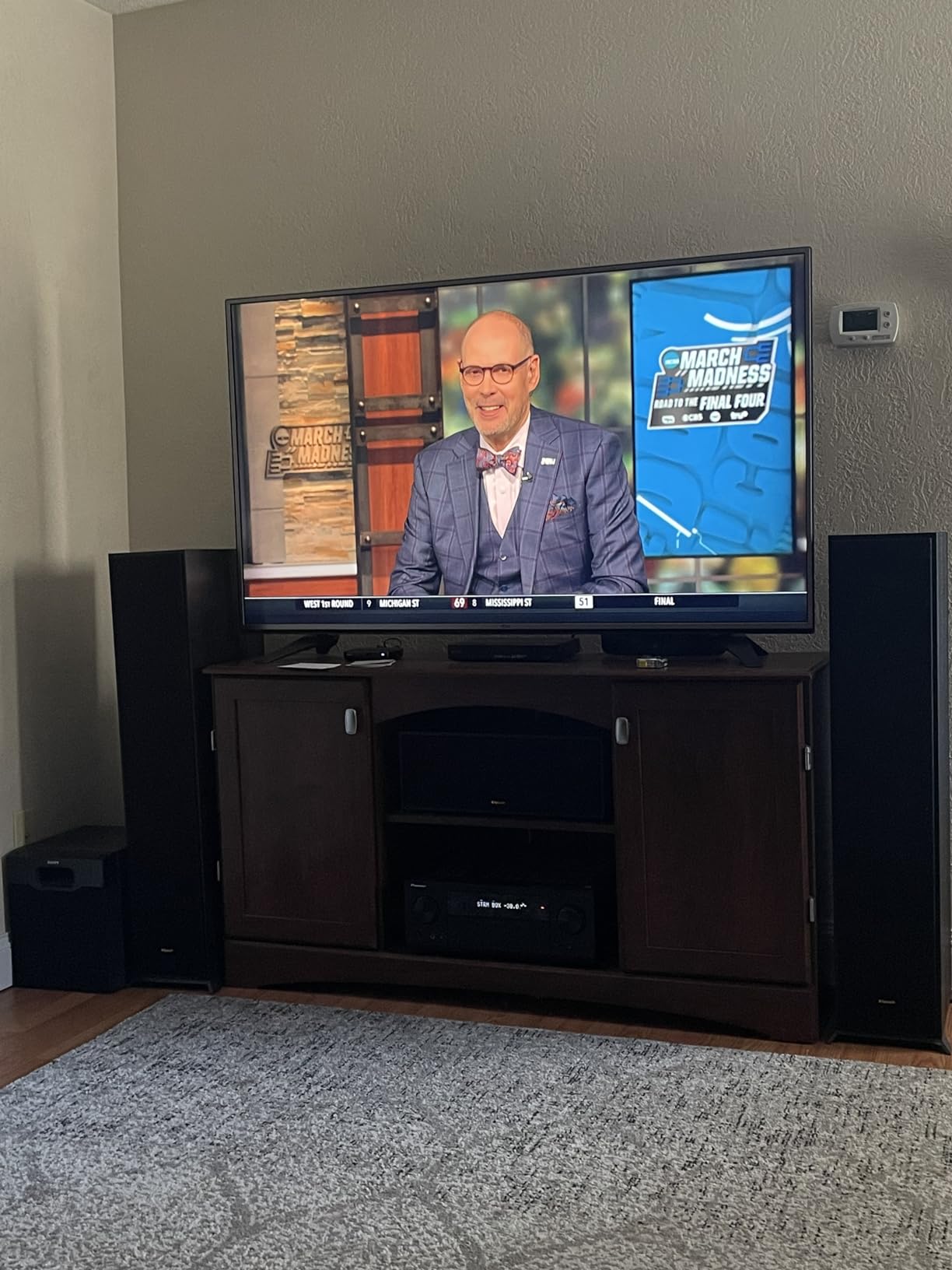 Klipsch Reference R-620F Floorstanding Speaker, Black Textured Wood Grain Vinyl, Pair customer photo 2