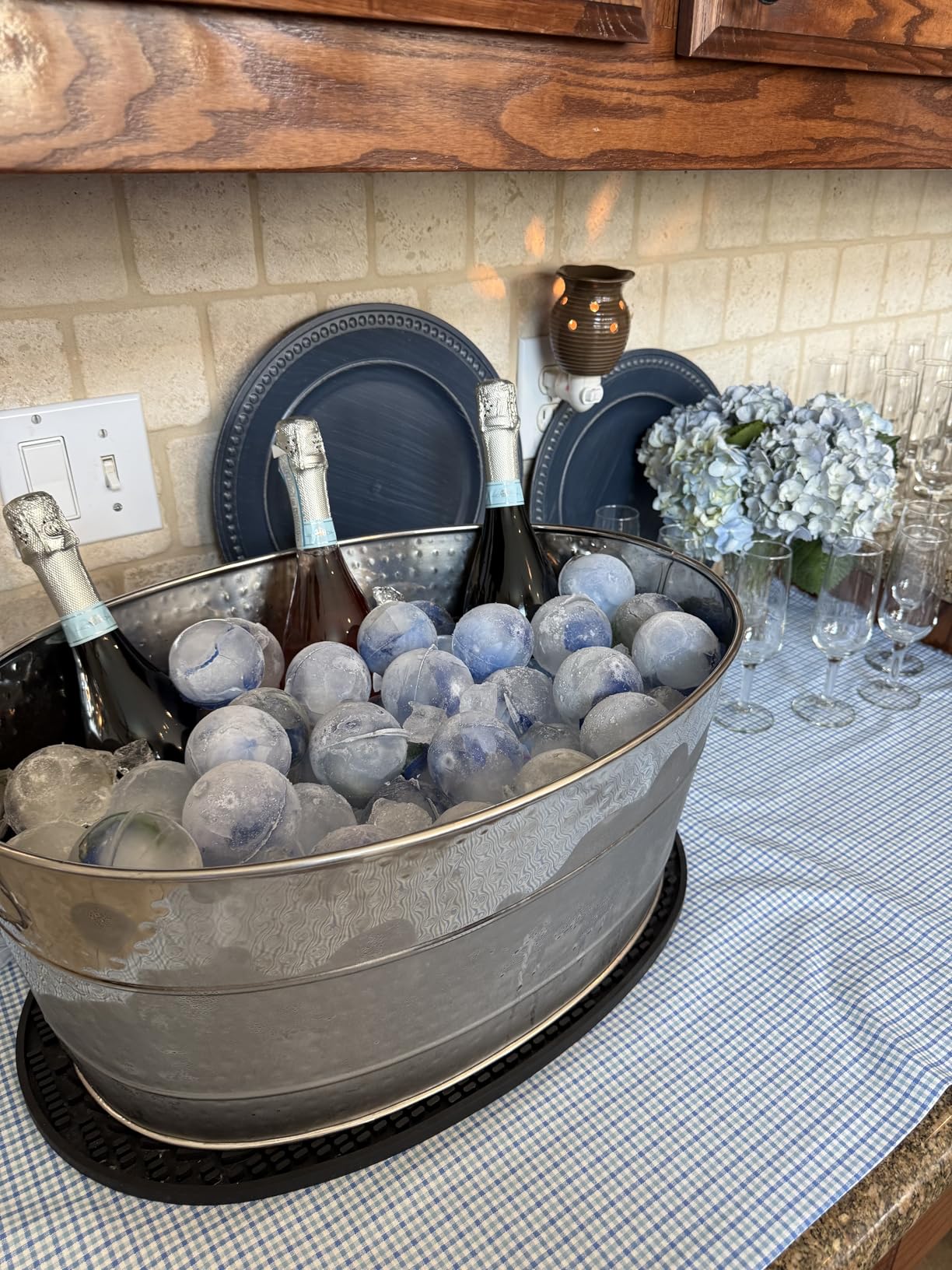 HONYAO Silicone Whiskey Ice Ball Mold - 2.4 Inch Large Ice Cube Trays Molds Silicone with Lids - 4 Iceballs customer photo 1
