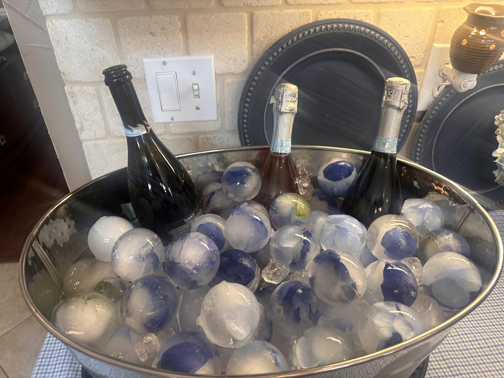 HONYAO Silicone Whiskey Ice Ball Mold - 2.4 Inch Large Ice Cube Trays Molds Silicone with Lids - 4 Iceballs customer photo 2