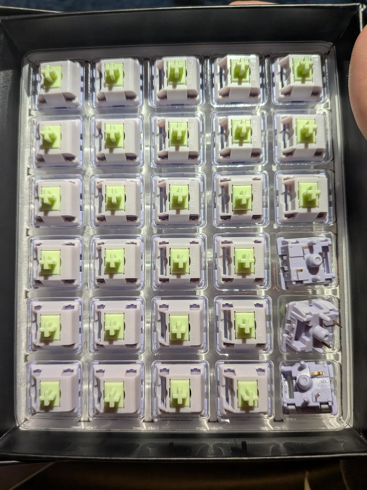 EPOMAKER Wisteria 39gf Linear Mechanical Keyboard Switches, 5-Pin Pre Lubed Creamy Switch, 30 PCS, with POM PTFE Stem, 20.4mm Spring, Compatible with MX Keycaps for Gaming Keyboard customer photo 1