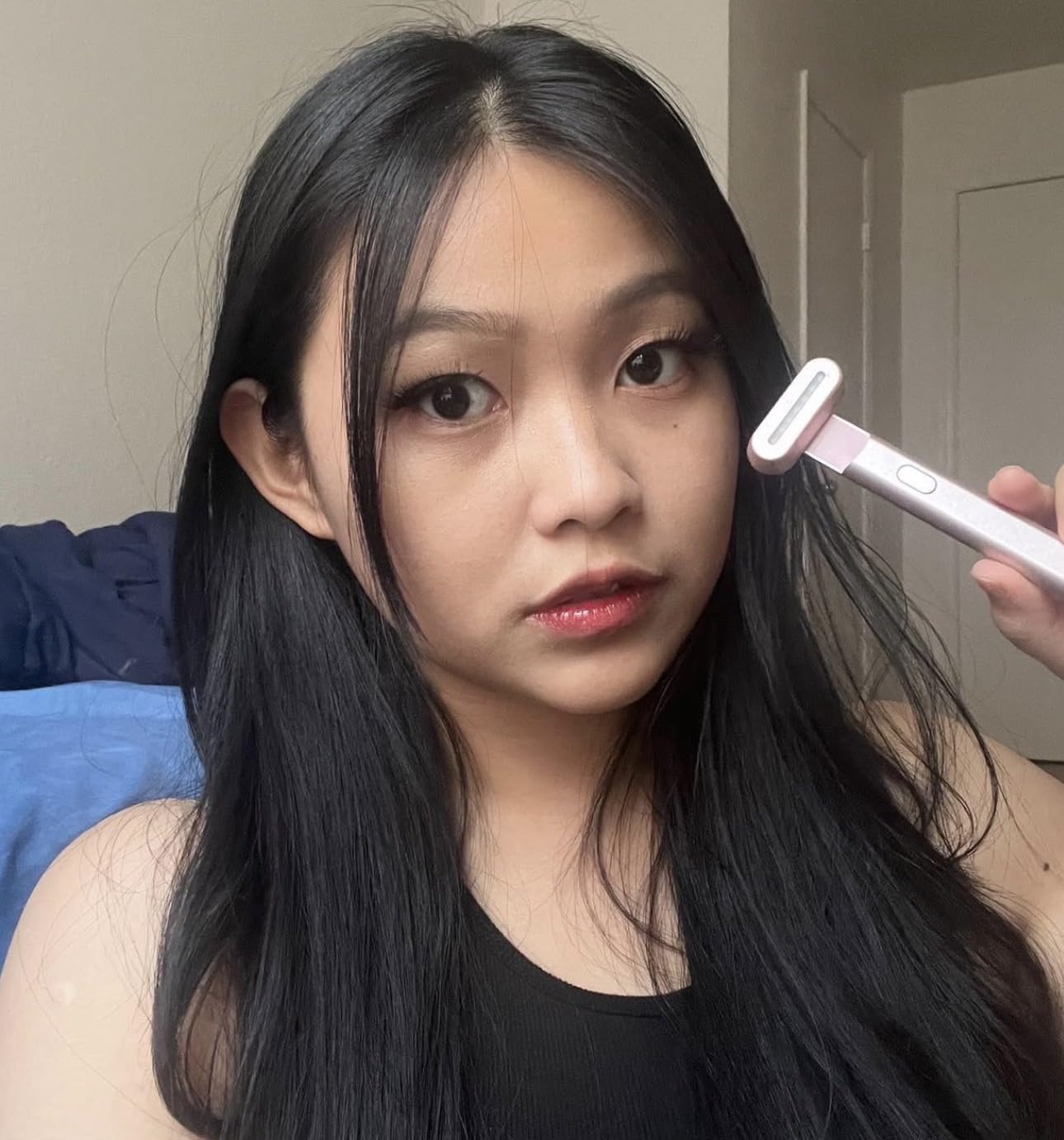 Solawave 4-in-1 Red Light Therapy Wand for Face & Neck | Beauty Device with Galvanic Current, Massager & Warmth | Anti-Aging, Wrinkle Reduction, Skin Tightening, Depuffing & Rejuvenation customer photo 2