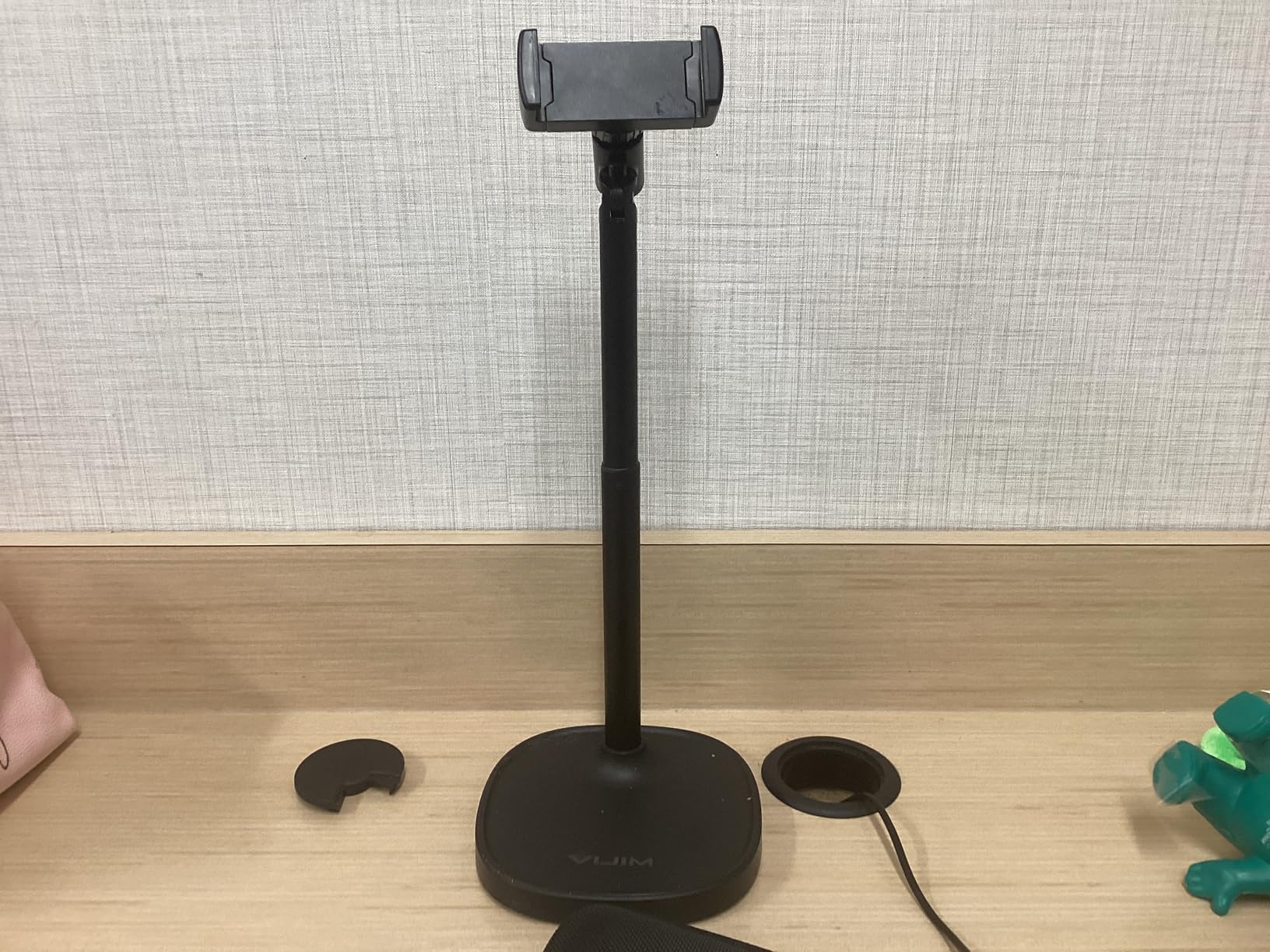 ULANZI SK-06 Cell Phone Stand with Phone Cooler, Desktop Phone Live Streaming Solution with Phone Cooling Fan, Height Adjustable Phone Cooler Stand Compatible with All Mobile Phones, iPhone & Android customer photo 1