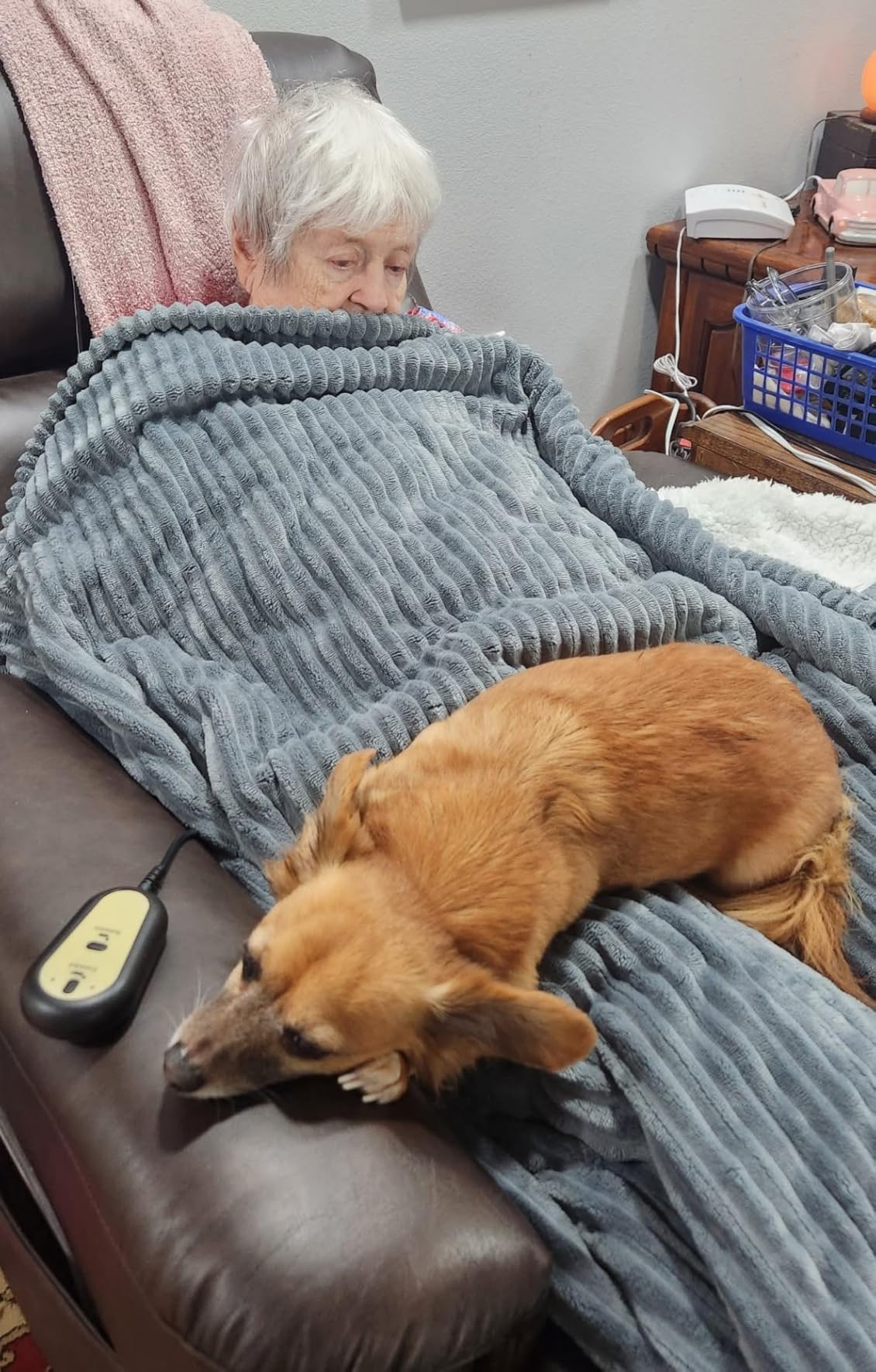 Bedsure GentleSoft Heated Blanket Electric Throw - Soft Ribbed Flannel Electric Blanket, Heating with 4 Time Settings, 6 Heat Levels, 3 hrs Timer Auto Shut Off, Gifts for Grandma (50x60 inches, Grey) customer photo 2