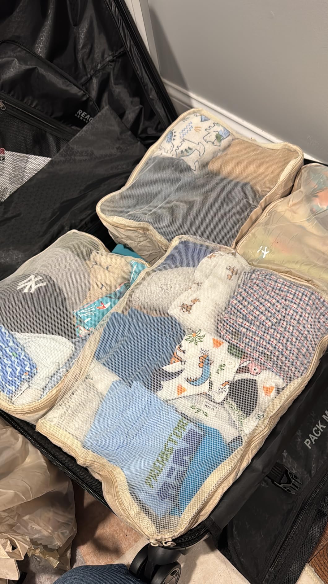 HOTOR Packing Cubes for Suitcases - 6 Pieces, Light Packing Cubes for Travel, Premium Suitcase Organizer Bags Set, Space-Saving Luggage Organizers, Travel Accessories and Essentials, Black customer photo 1