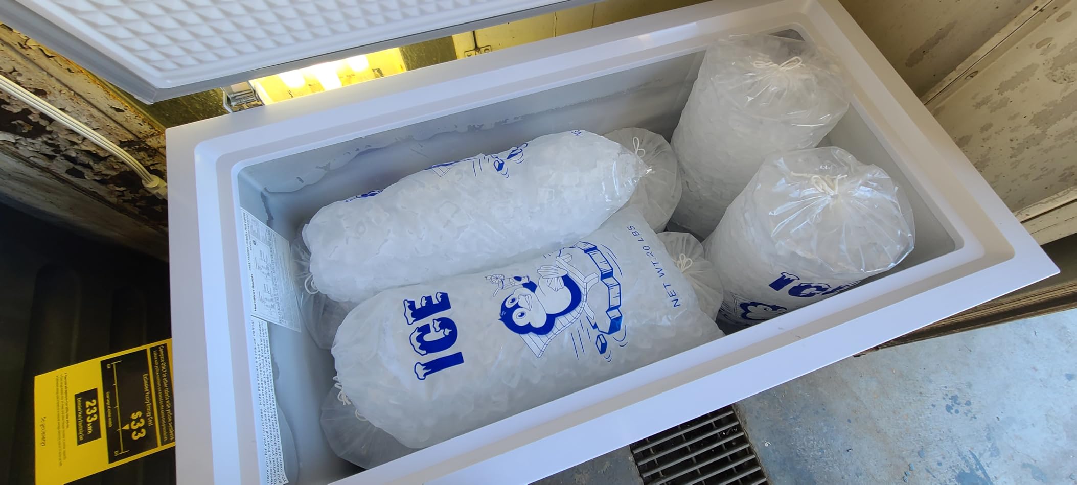 Hamilton Beach HBFRF2129 21 cu ft Double Door LID Garage-Ready Chest Freezer-White, Vinyl-Coated Baskets, Space-Saving Flat Back, Stay-Open, Front-Access Drain, for Storage, Hunting, Large Family customer photo 2