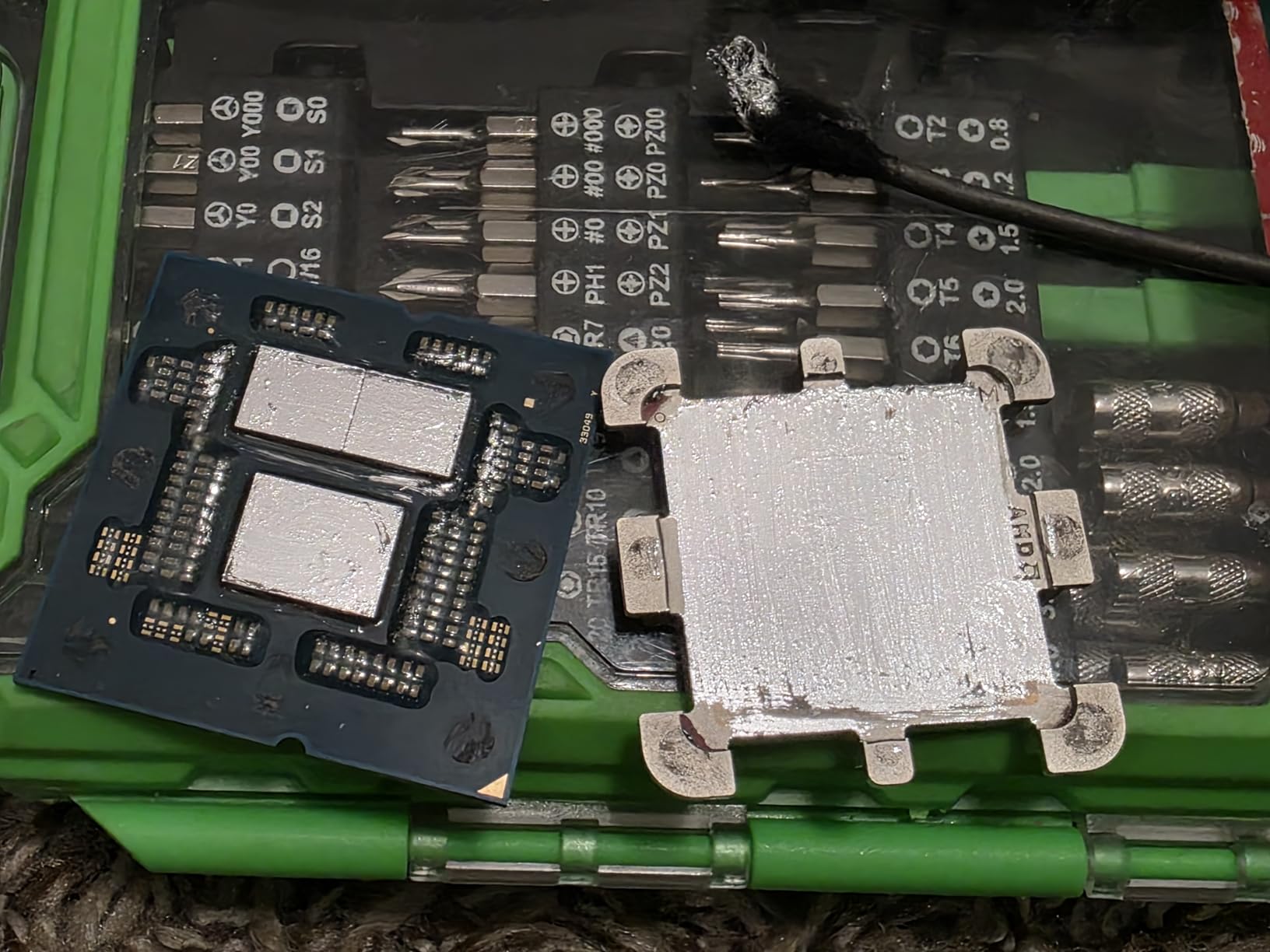 Thermal Grizzly Conductonaut Extreme - 1 Gram - Ultra High Performance Liquid Metal Compound Thermal Paste - for Maximum Thermal Conductivity While Overclocking CPU/GPU/PS4/PS5/Xbox Made in Germany customer photo 1