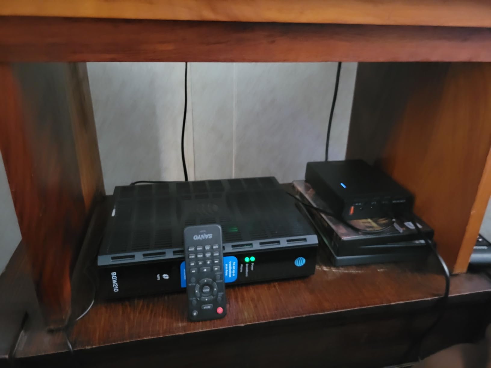 Shanqiu Mini UPS Battery Backup Uninterruptible Power Supply for Router, Modem, Security Camera with Input AC Output USB 5V DC 5V 9V 12V (37Wh) customer photo 1