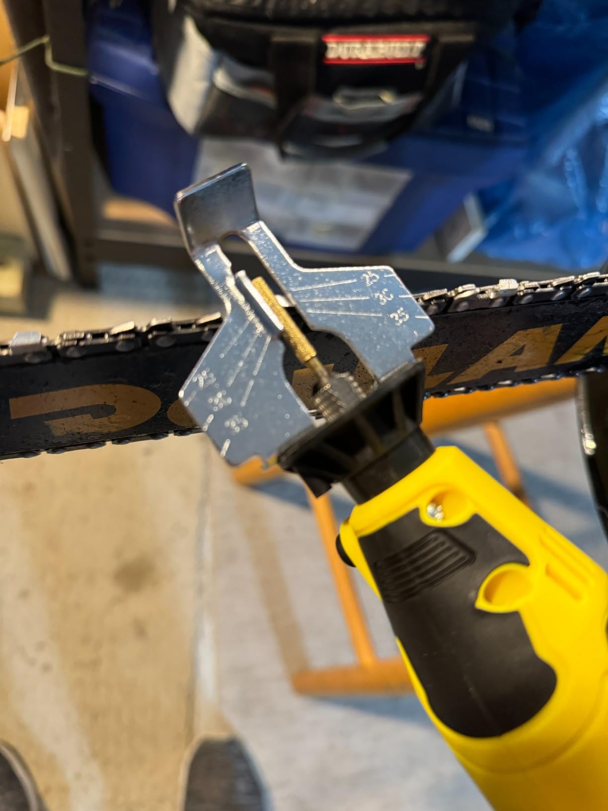 Electric Cordless Chainsaw Sharpener Kit - Portable 12V Chain Saw Sharpener Tool with 6 Titanium-Coated Diamond Bits(Wheels) & Angle Guide - Easy to Use for All Chainsaw Chains. customer photo 1