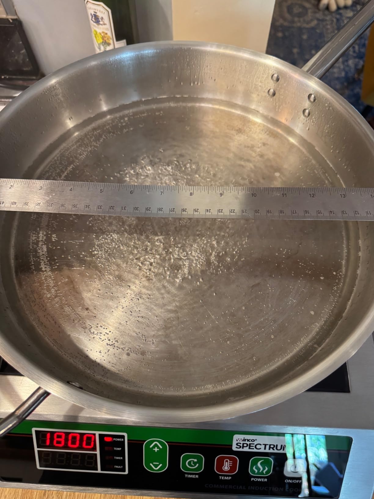 Winco EICS-34 Commercial-Grade Portable Induction Cooktop Burner, 3400 W, 240V customer photo 1