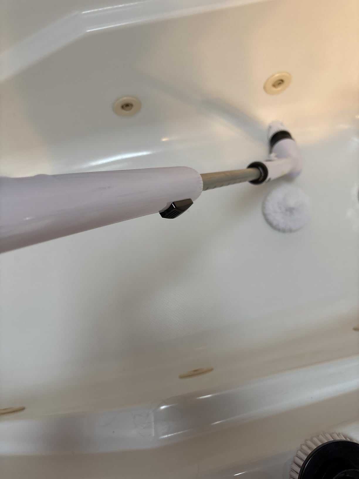 LyriFine Electric Spin Scrubber, New Full-Body IPX7 Waterproof Bathroom Cleaner Brush, Shower Scrubber with Long Handle & 2 Speed, Heads Replacement, Cleaning Supplies for Tub Shower Tile Floor customer photo 2