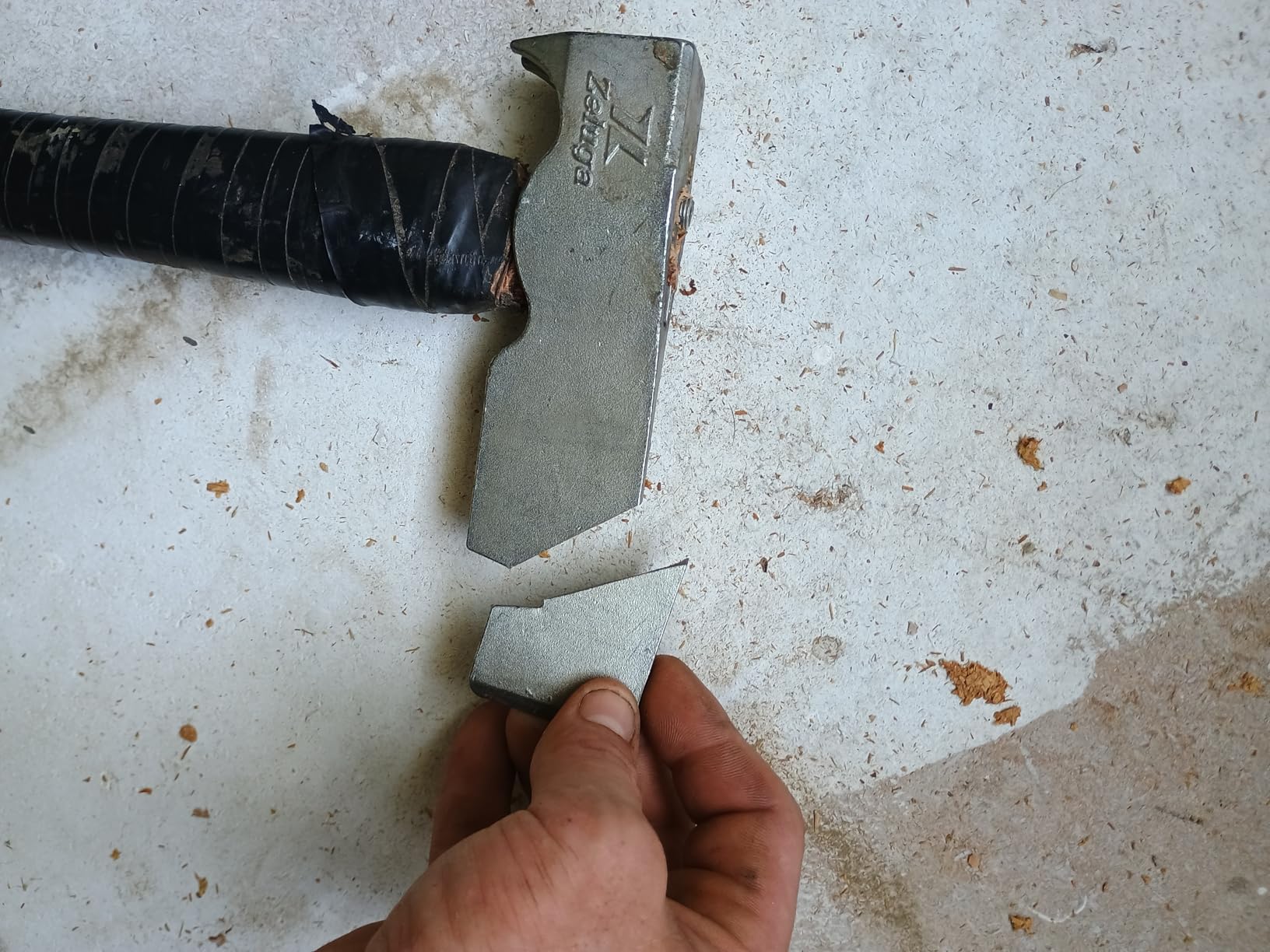 10-240 17 oz. Mag-Hatch Magnetic Faced Roofing Hatchet customer photo 2