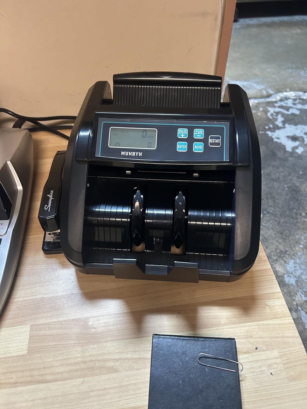 MUNBYN IMC51 Money Counter Machine Count Value, Add+Batch/Add+ Value Mode Bill Counter, UV/MG/IR/MT Detection, USD only Cash Counter, 1100 Bills/min, Money Counting Machine with LCD Display customer photo 2