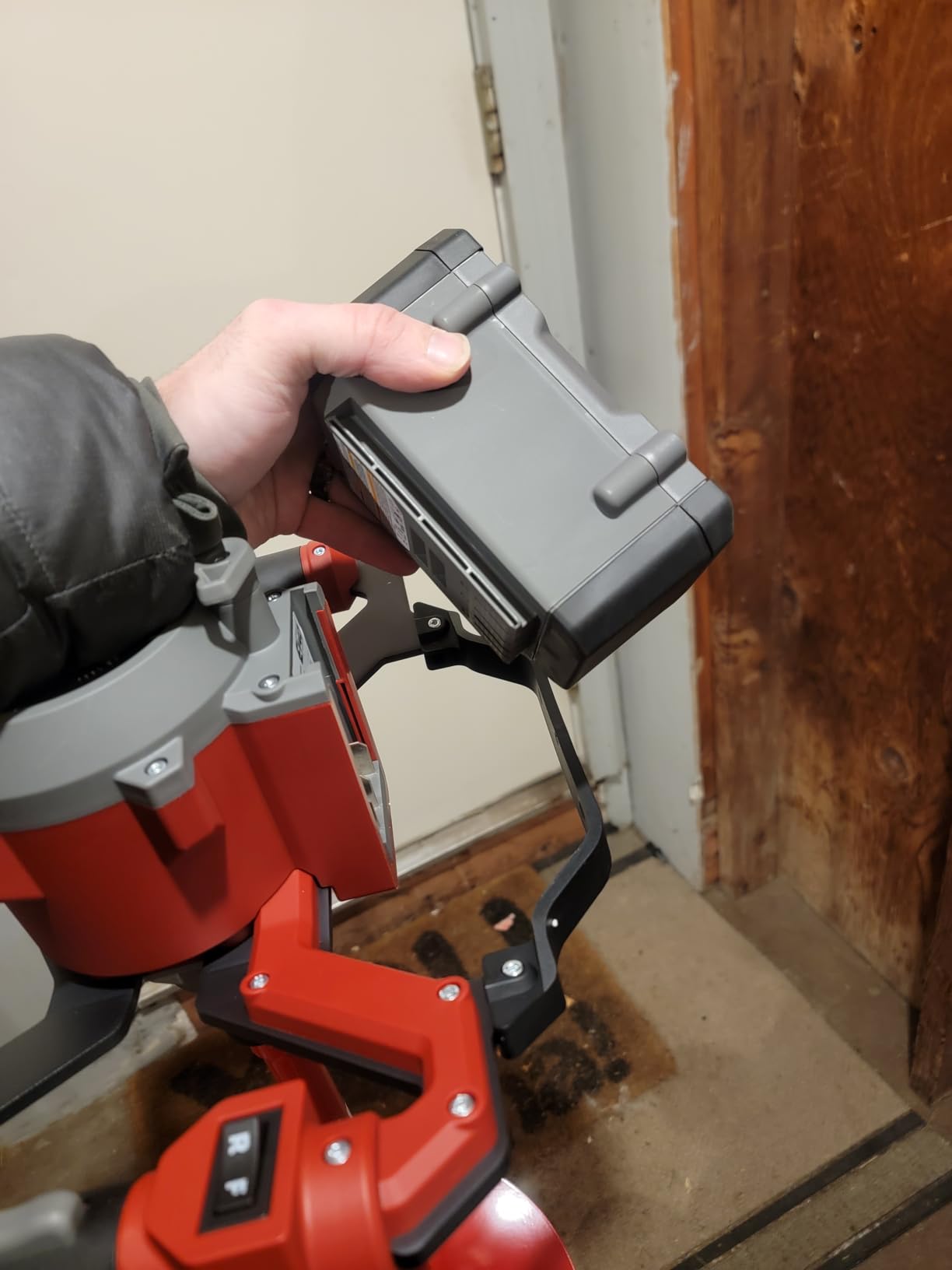 Eskimo E40 Electric Ice Fishing Auger, Full Power 40v Lithium-ion Battery, Lightweight Powerhead, Turbo Cutting System, Multi-Edge Blades, Red customer photo 2