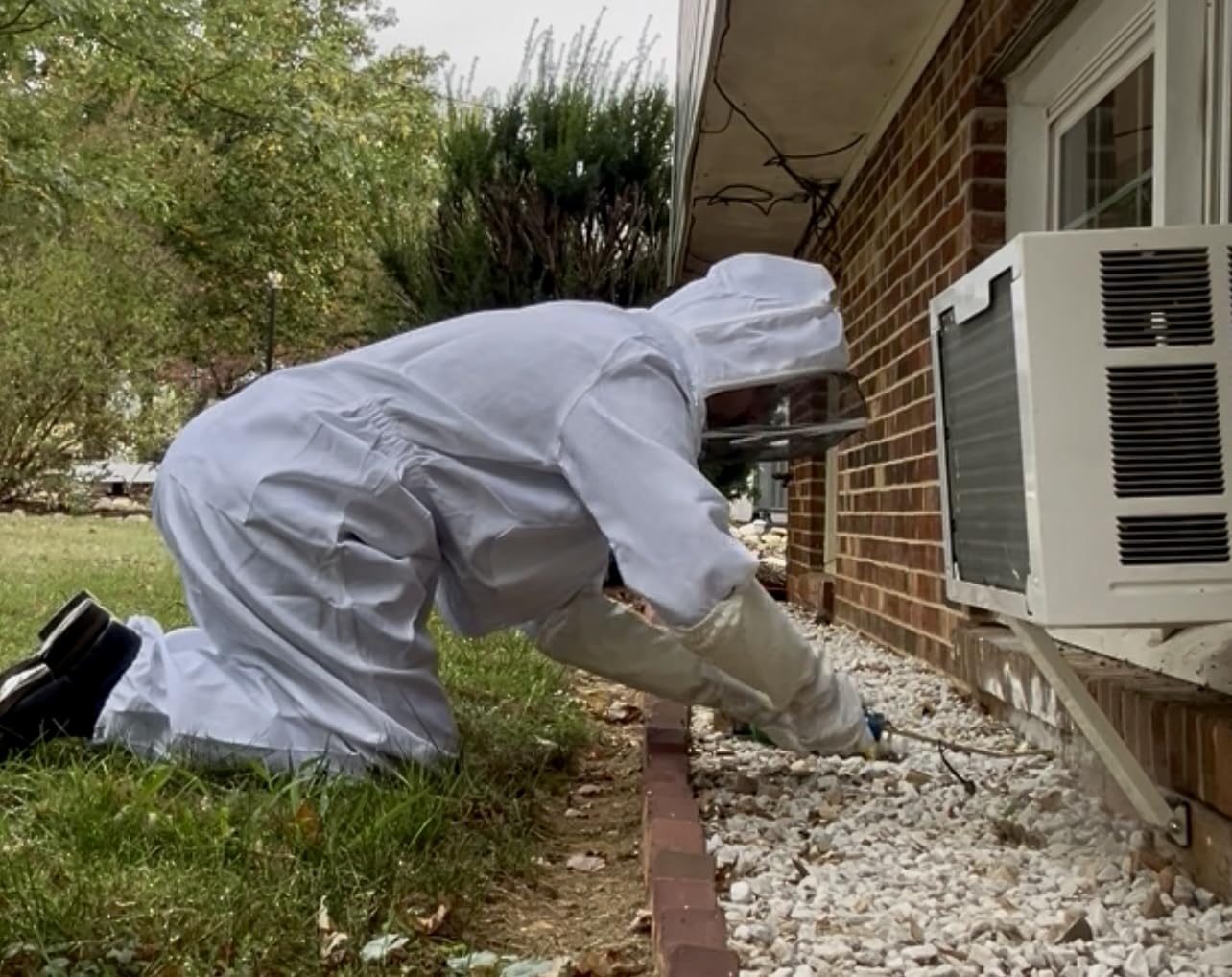 Bee Suit for Men Women Sting Proof, Polycotton Beekeeping Suit Beekeeper Costume&with Glove &Ventilated Hood, Bee Outfit for Backyard and beekeeping supplies (XL) customer photo 2