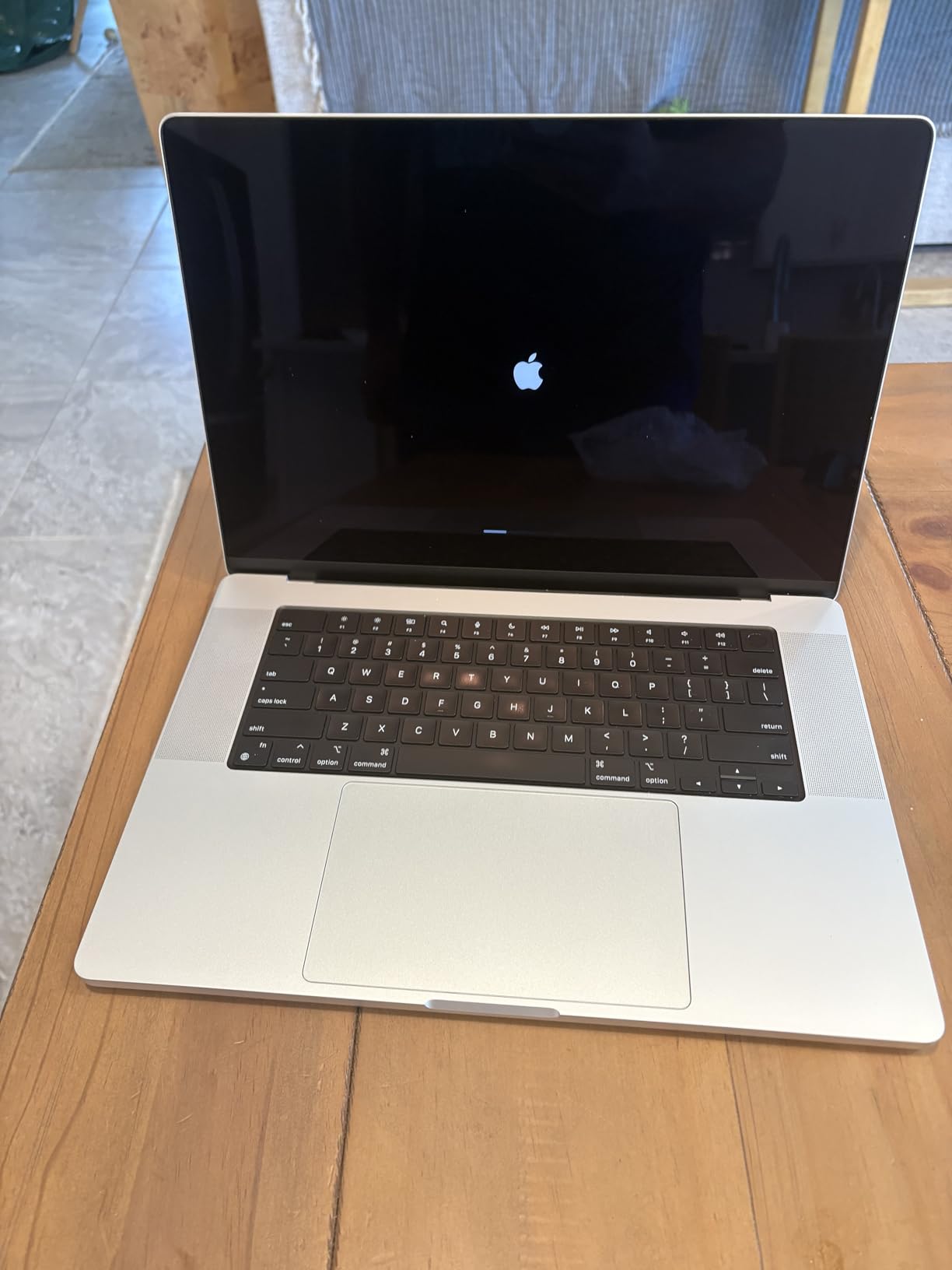 Apple MacBook Pro 2023 with Apple M2 Max Chip (16-inch, 32GB RAM, 1TB SSD Storage) (QWERTY English) Silver (Renewed) customer photo 2