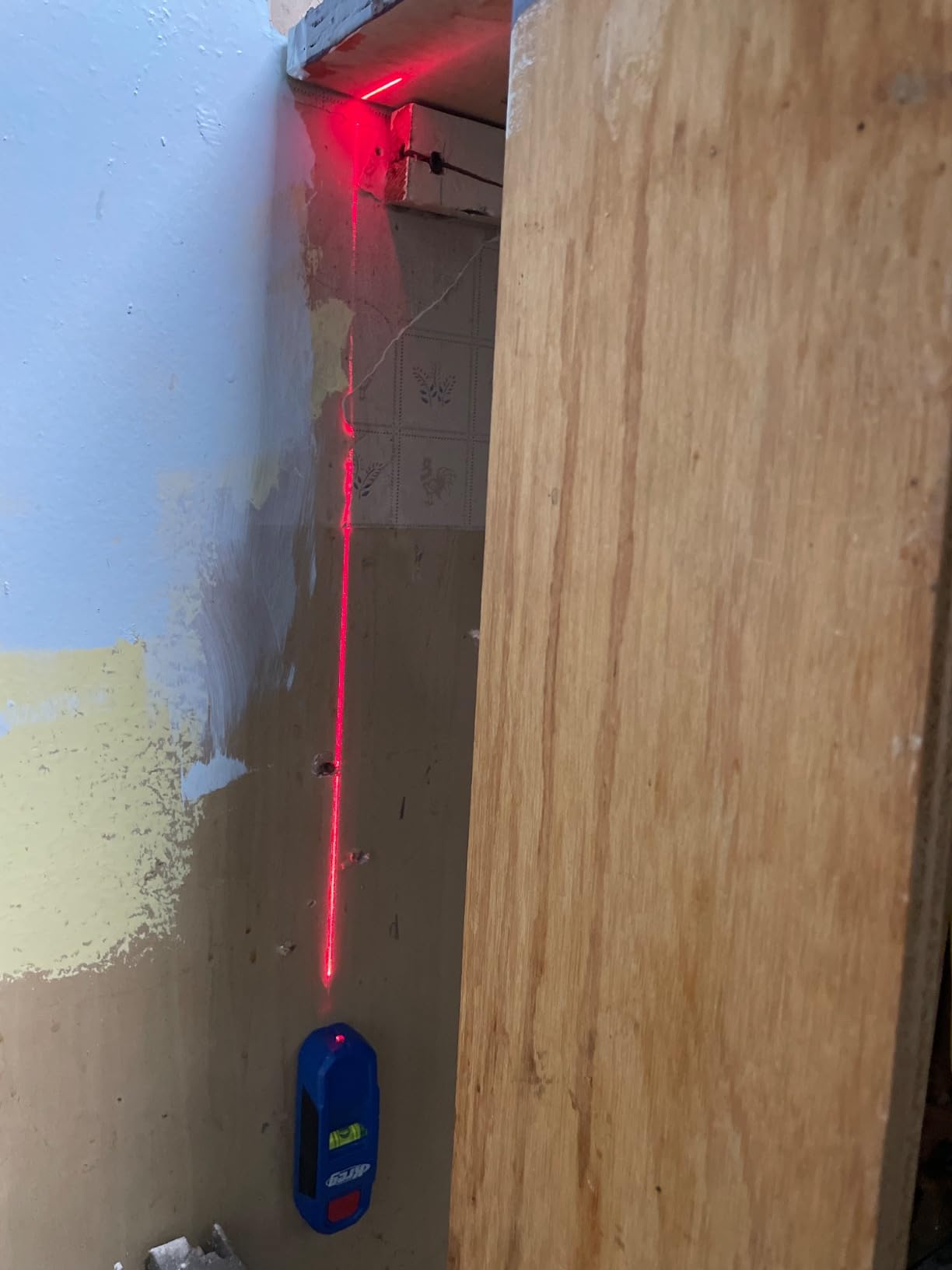 Kreg KMM1000LZ - Kreg Magnetic Stud Finder with Laser-Mark - Stud Finder & Wall Scanner - Magnetic Stud Finder Tool - with Precise Stud Magnet customer photo 1