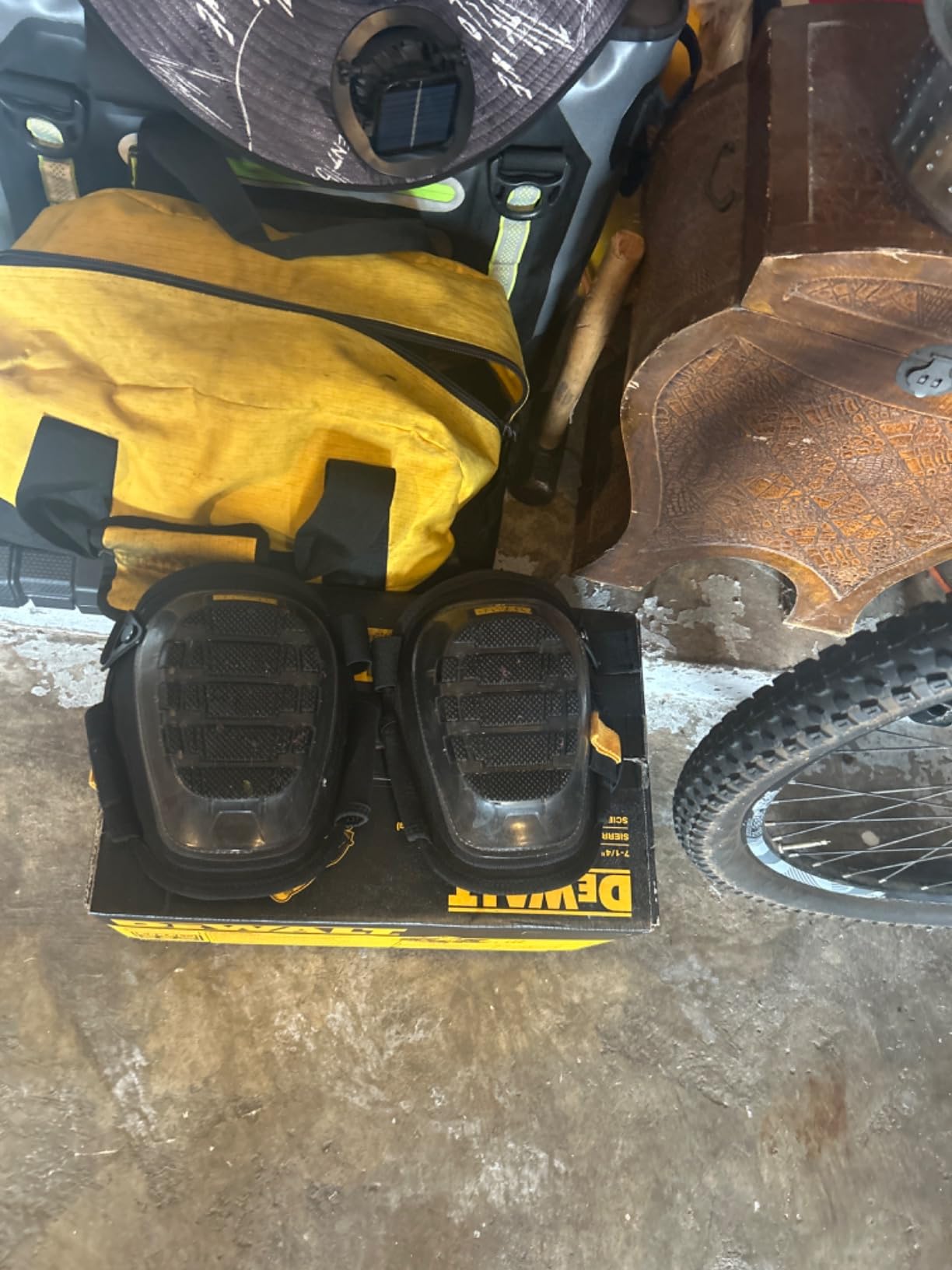 DEWALT Flooring Knee Pads with Gel (DWST590014) customer photo 2