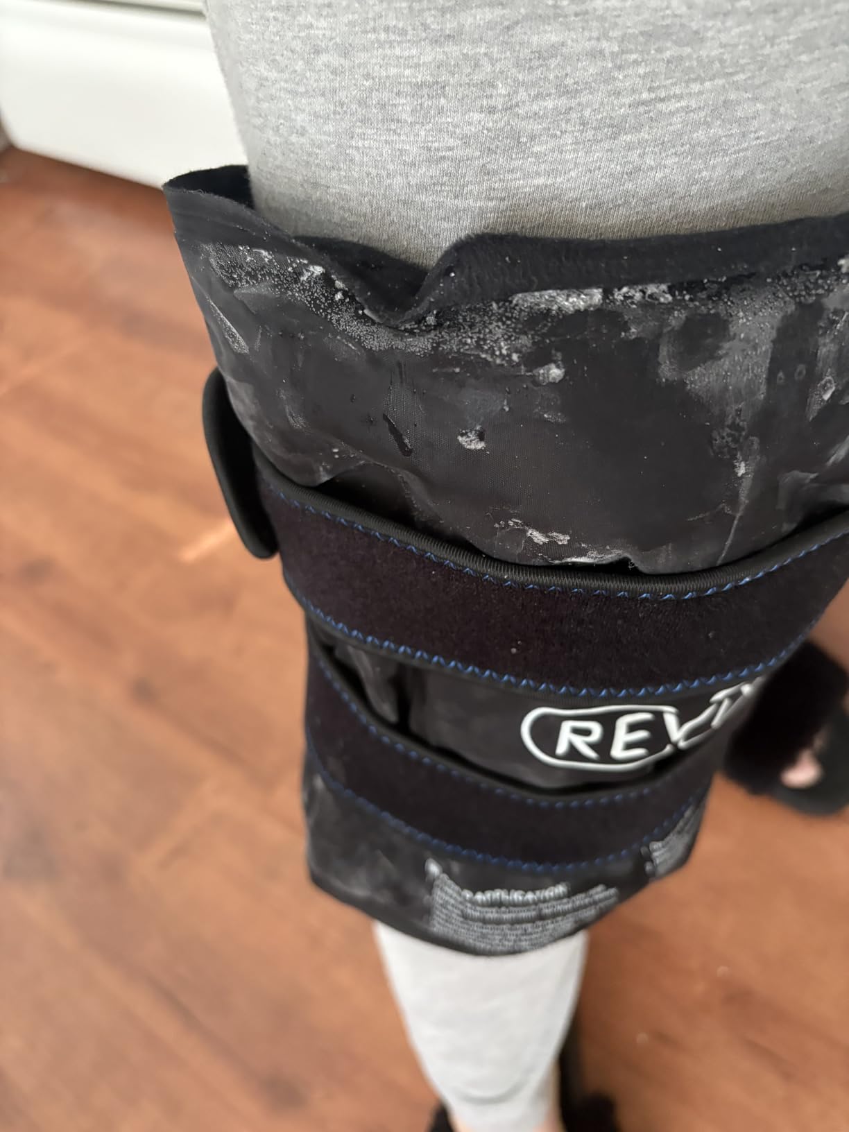 REVIX 20'' XXXL Knee Ice Pack Wrap Around Entire Knee, Extra Large Ice Pack for Leg Discomfort Reducing, Cold Compress Therapy, Reusable Ice Wraps for Back, Shoulder Relaxation, Post-Workout Recovery customer photo 1