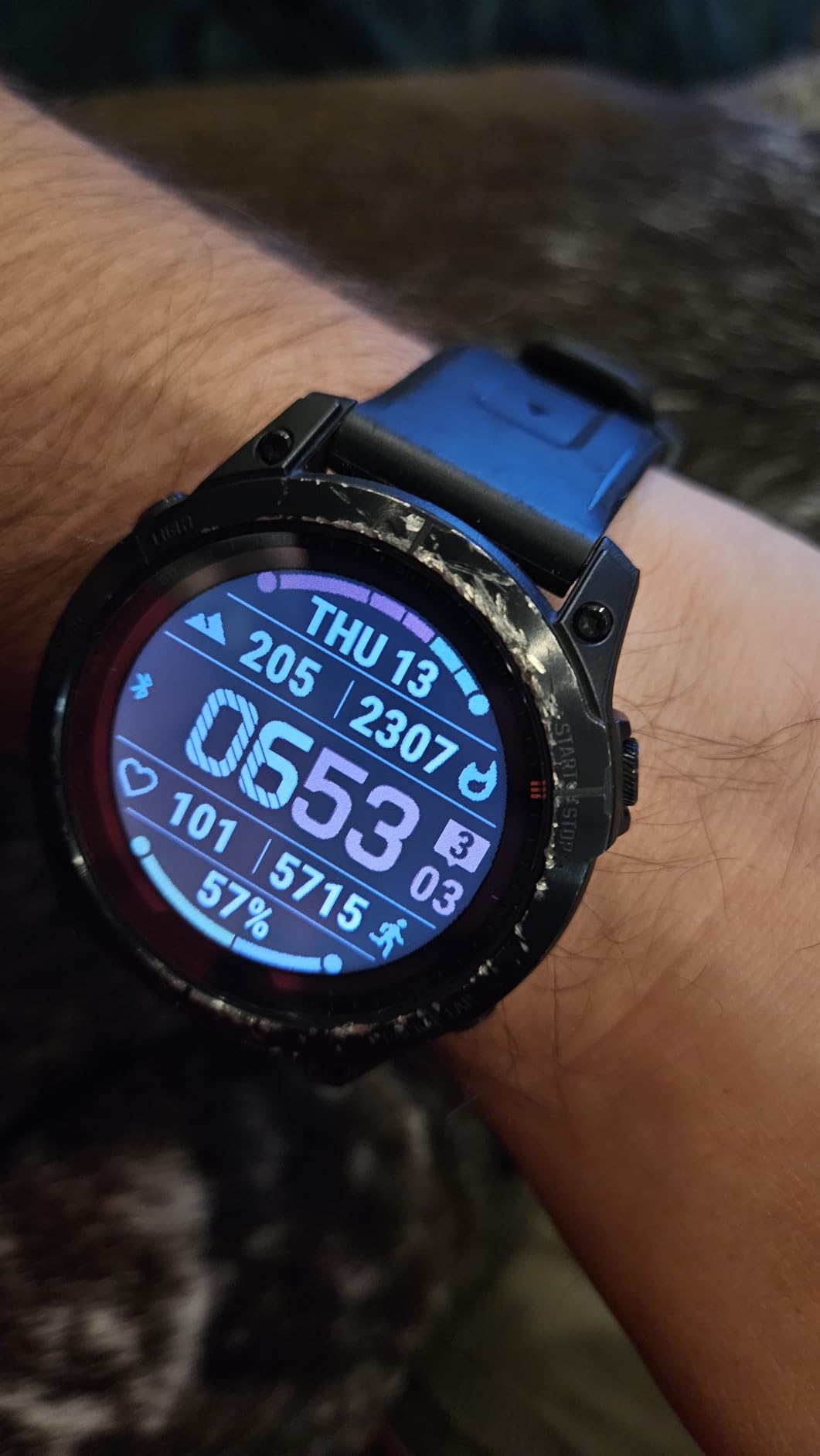 Garmin 010-02540-00 fenix 7, adventure smartwatch, rugged outdoor watch with GPS, touchscreen, health and wellness features, silver with graphite band (Renewed) customer photo 2