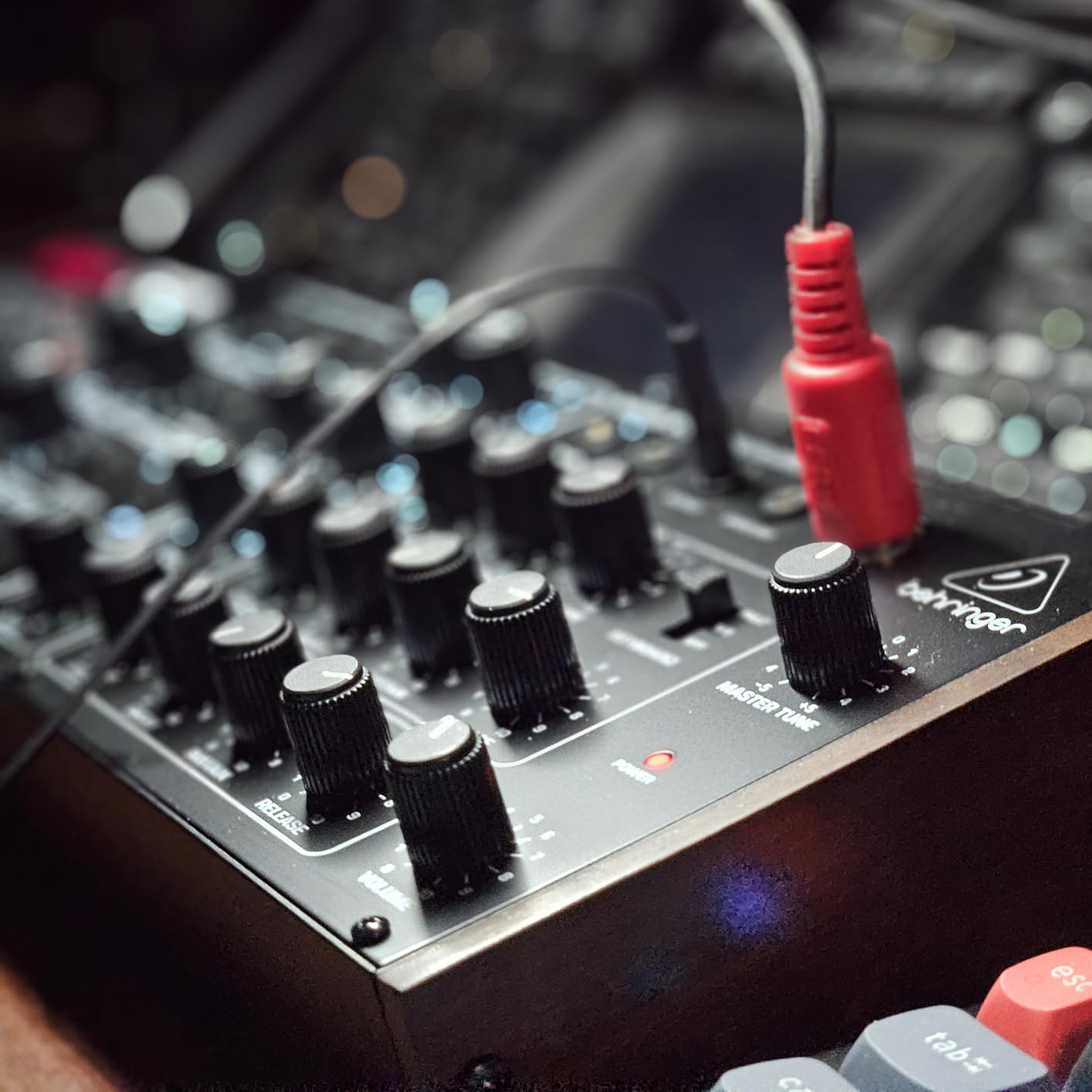 Behringer PRO-800 Classic Analog 8-Voice Polyphonic Synthesizer with 2 VCOs, Classic VCF, Arpeggiator customer photo 2