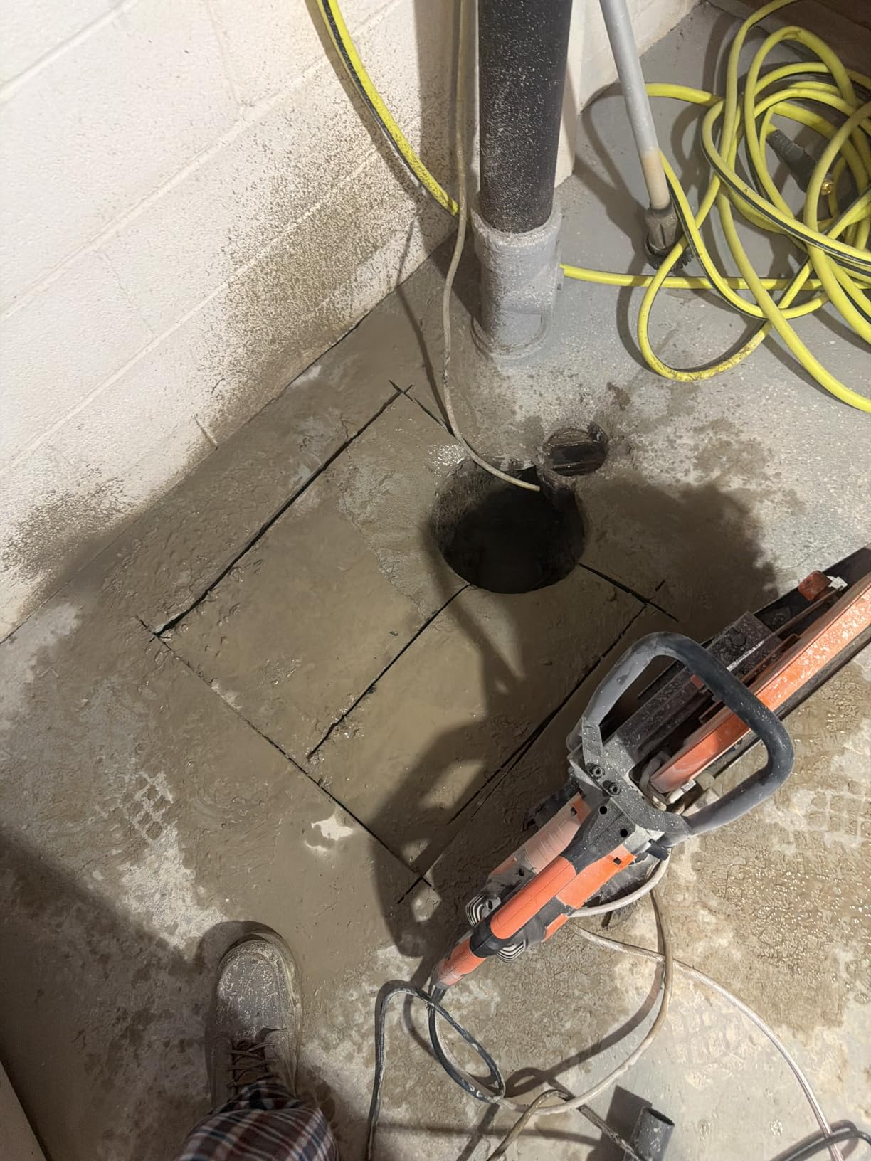 VEVOR Electric Concrete Cutter, 9 in Circular Saw with 3.5 in Cutting Depth, Wet/Dry Disk Cutter Includes Water Line, Pump and Blade, for Stone, Brick, Porcelain, Concrete, 1800W Motor customer photo 2