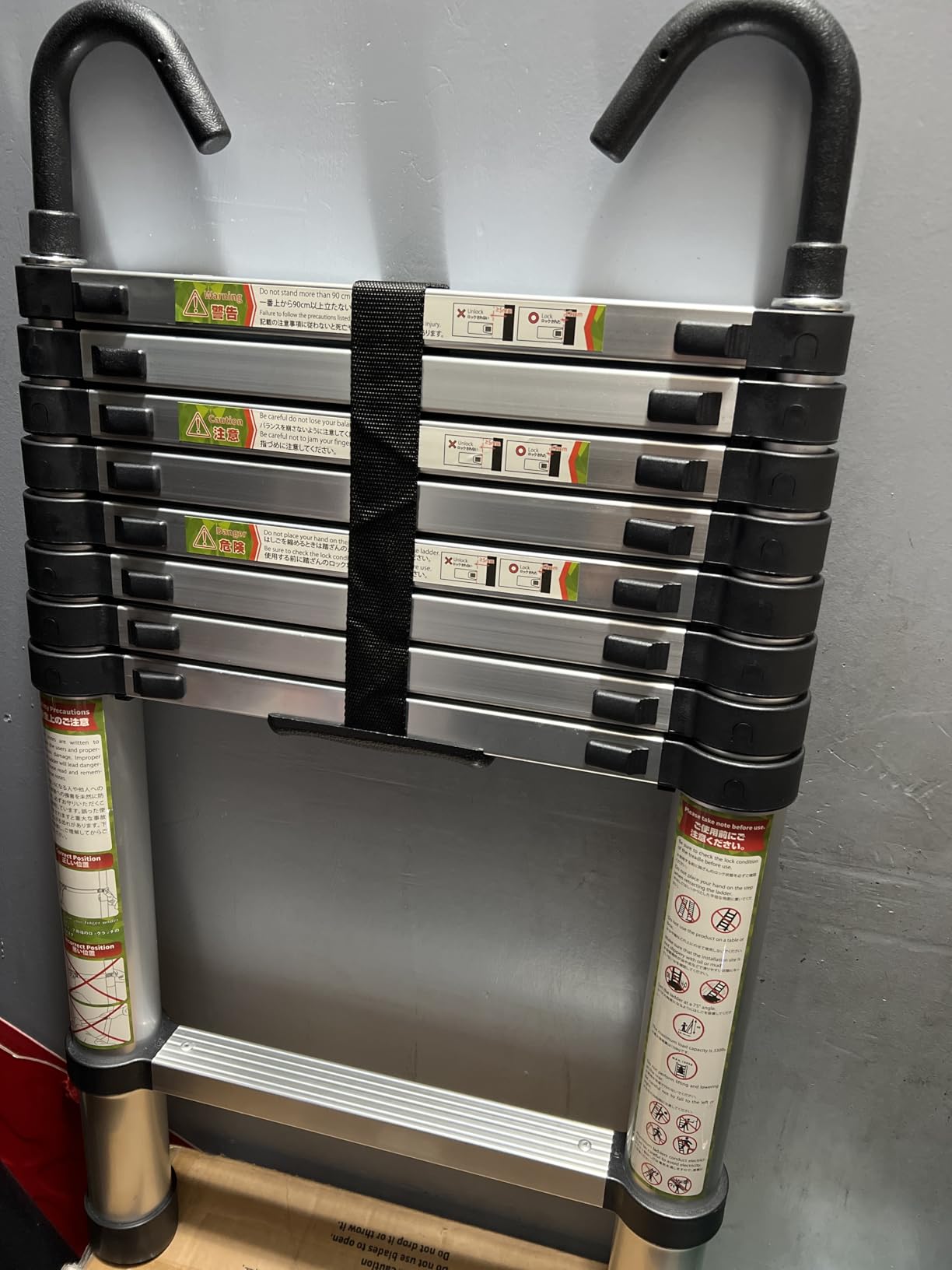 Telescopic Ladder, 6.5FT RIKADE Aluminum Telescoping Ladder with Non-Slip Feet and Stable Hook, Portable Extension Ladder for Household and Outdoor Working, 330lb Capacity customer photo 1