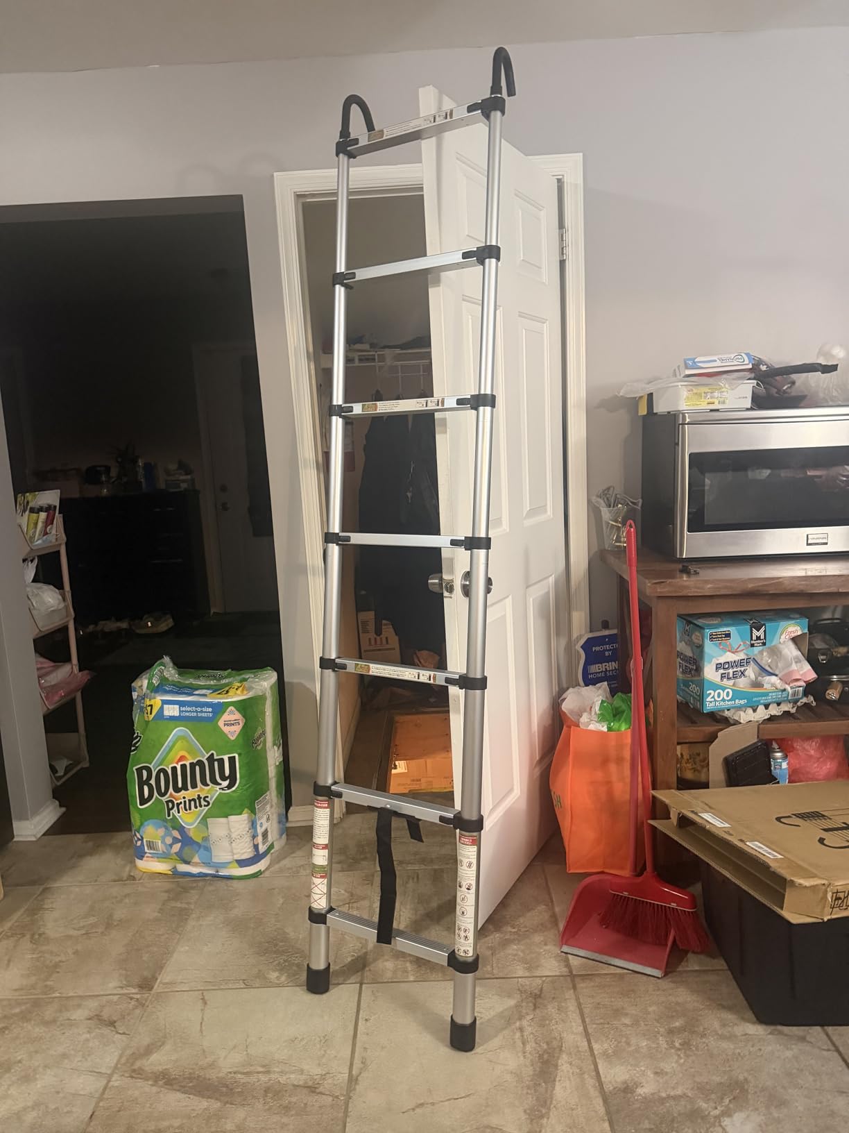 Telescopic Ladder, 6.5FT RIKADE Aluminum Telescoping Ladder with Non-Slip Feet and Stable Hook, Portable Extension Ladder for Household and Outdoor Working, 330lb Capacity customer photo 2