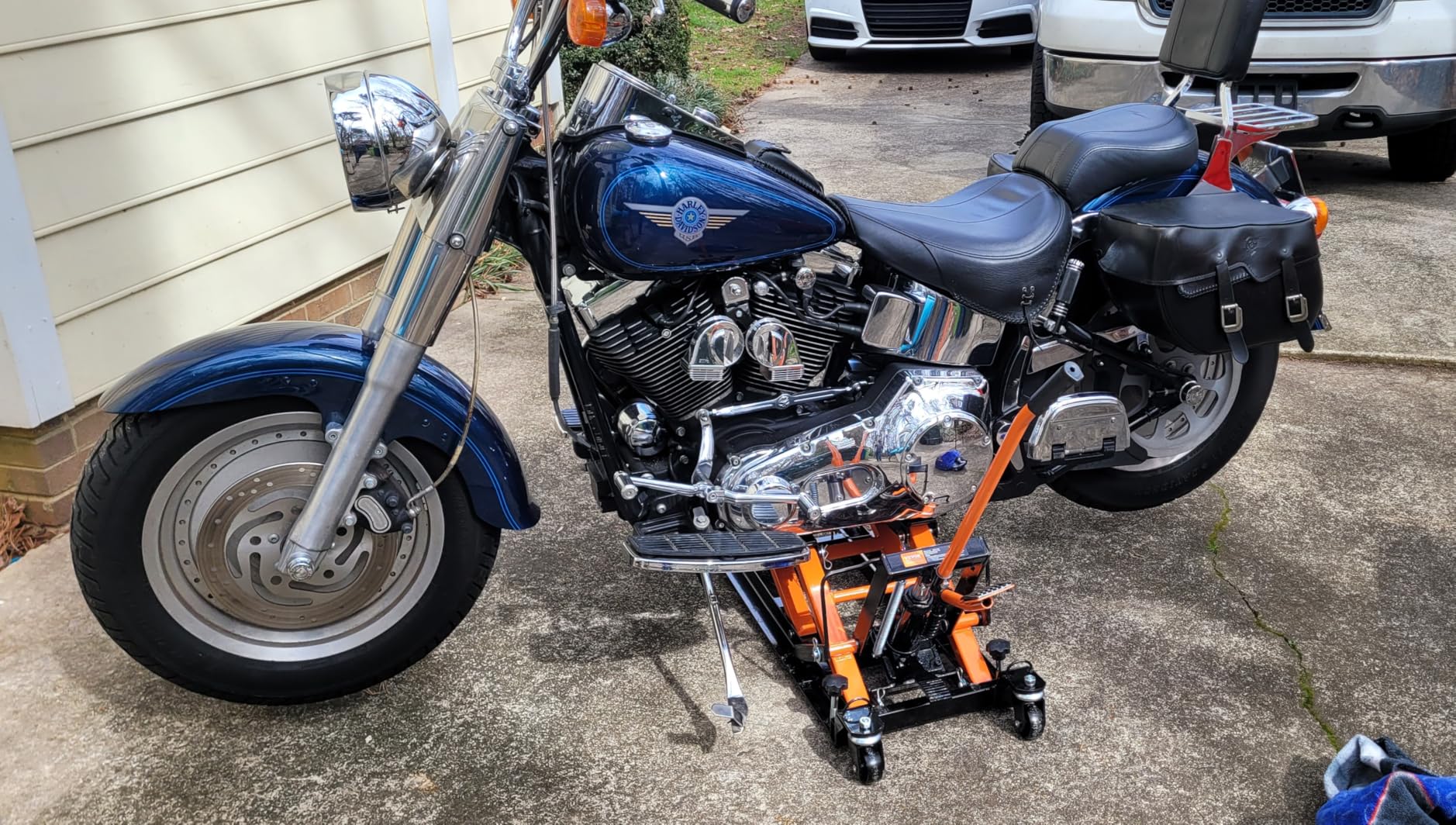 VEVOR Hydraulic Motorcycle Lift Jack 1500 LBS Capacity ATV Scissor Lift Jack Portable Motorcycle Lift Table with 4 Wheels Hydraulic Foot-Operated Hoist Stand for Motorcycle ATV UTV Powersports customer photo 1