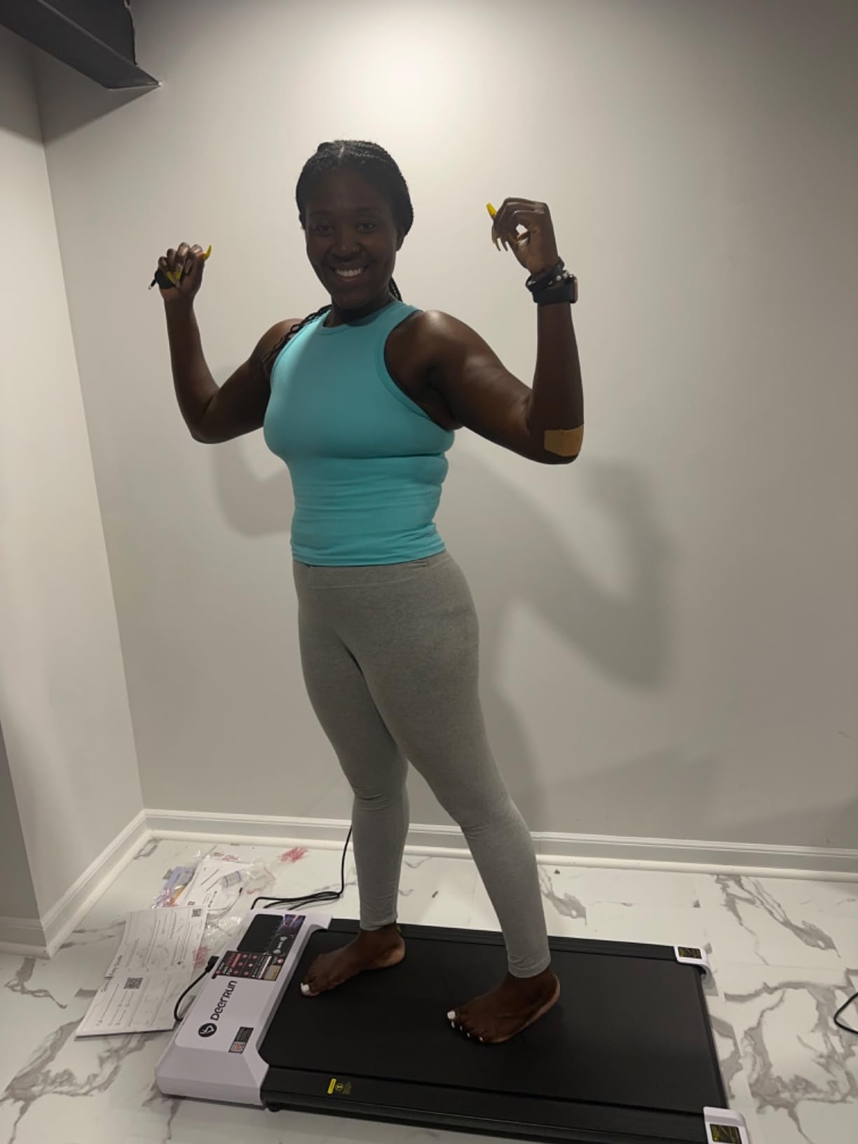 DeerRun Under Desk Walking Pad Treadmill with 6% Manual Incline, 0.6-3.8 MPH Walking Speed, 2.5 HP, 300 lb Capacity, App & Remote Control, for Home Office & Small Spaces customer photo 2