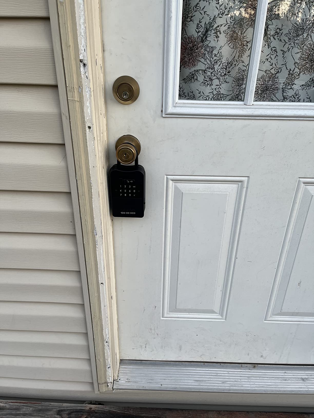 MojoBox, Digital Lockbox, Bluetooth Key Lockbox, iOS/Android App Remotely Generates Offline Access Codes for 1 Time Use, Temporary Use, Permanent Use, and Exact Dates/Times Without Internet customer photo 1