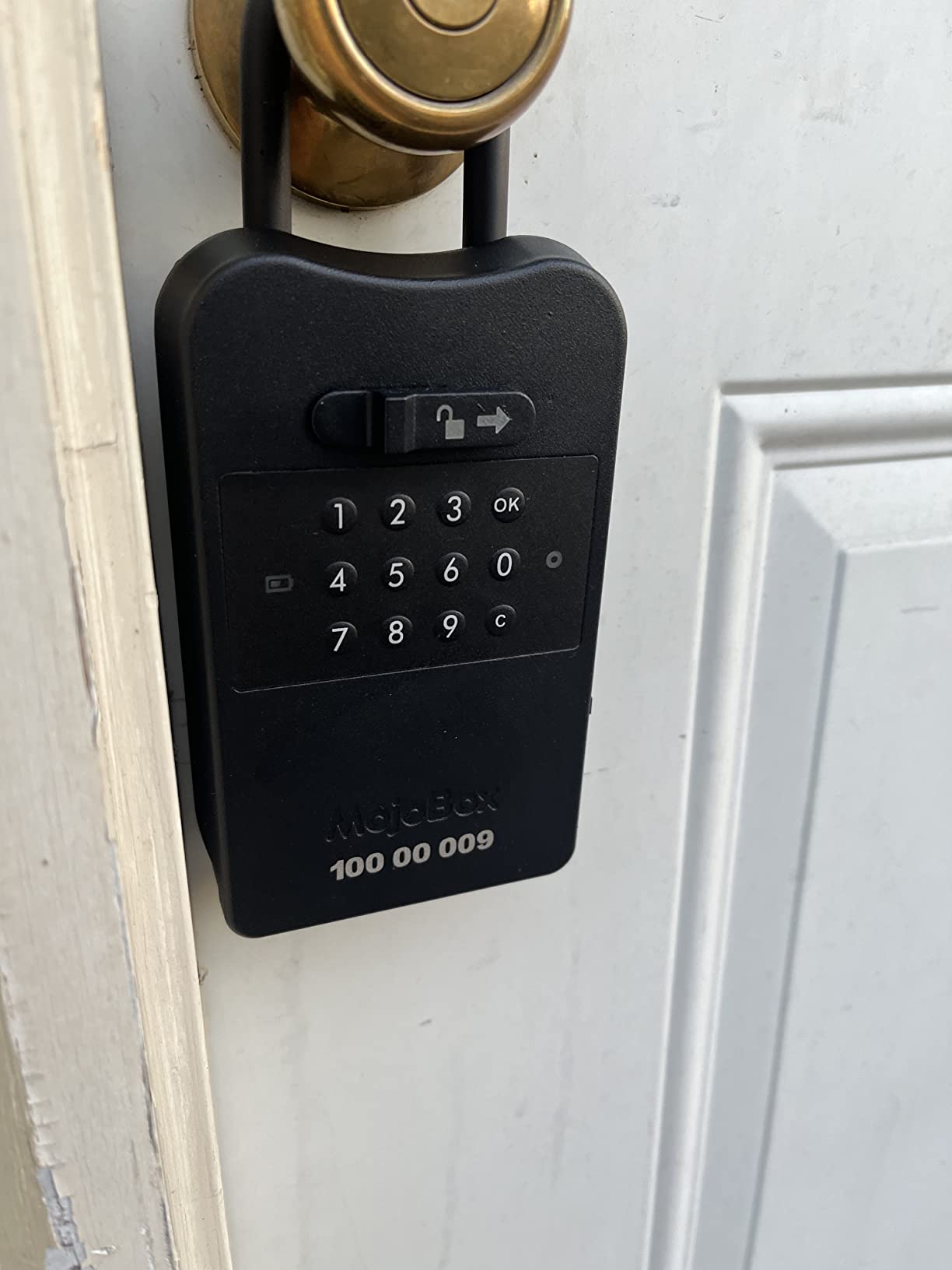 MojoBox, Digital Lockbox, Bluetooth Key Lockbox, iOS/Android App Remotely Generates Offline Access Codes for 1 Time Use, Temporary Use, Permanent Use, and Exact Dates/Times Without Internet customer photo 2