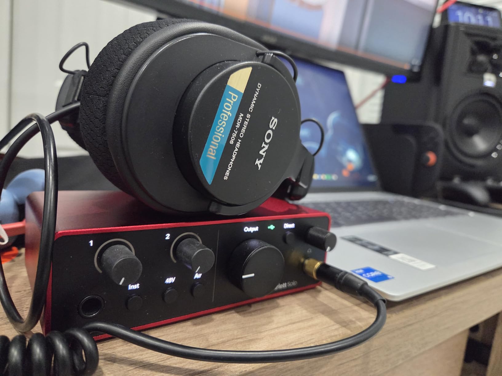 Focusrite Scarlett 2i2 4th Gen USB Audio Interface for Recording, Songwriting, Streaming and Podcasting - High-Fidelity, Studio Quality Recording, and All the Software You Need to Record customer photo 1