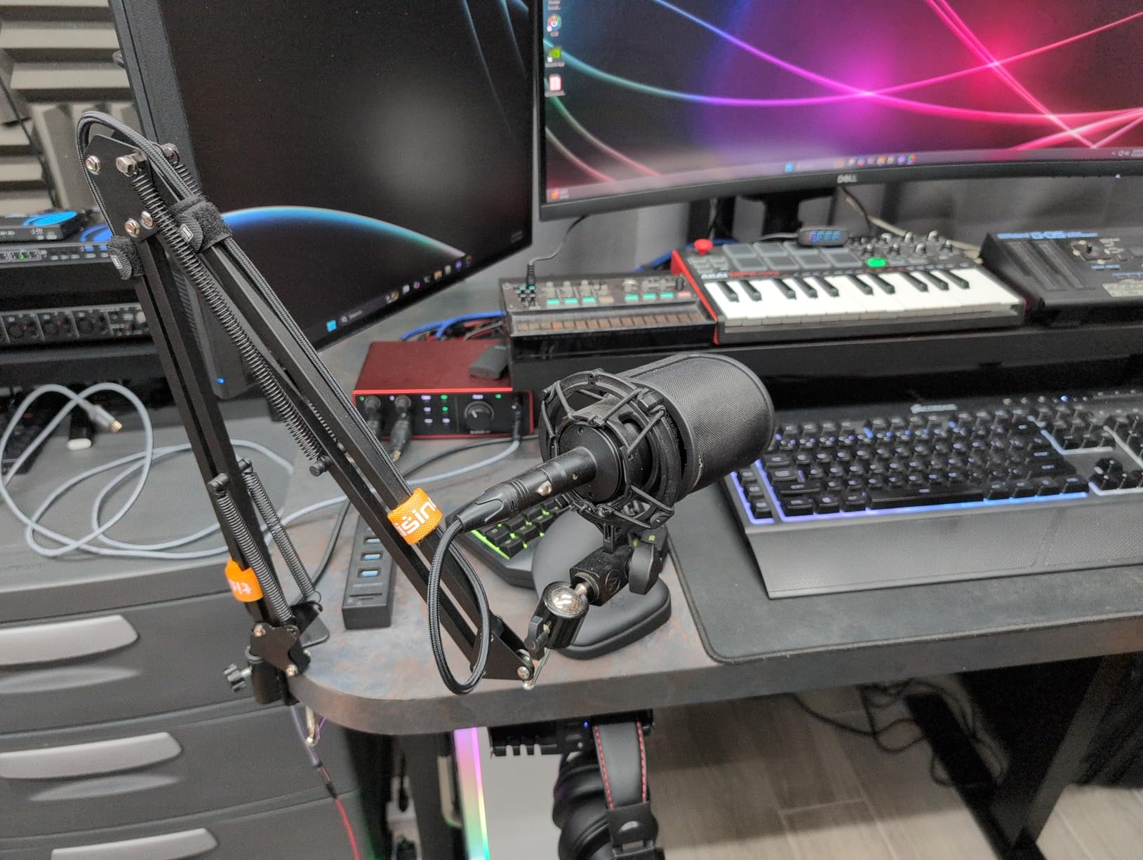 Focusrite Scarlett 2i2 4th Gen USB Audio Interface for Recording, Songwriting, Streaming and Podcasting - High-Fidelity, Studio Quality Recording, and All the Software You Need to Record customer photo 2