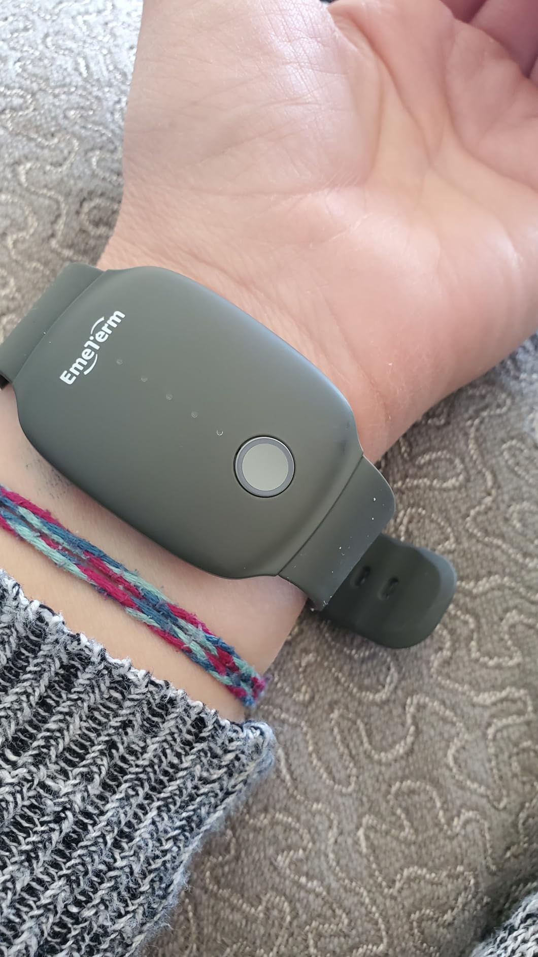 EmeTerm Fashion FDA-Cleared Relieve Nausea Electrode Stimulator Morning Sickness Motion Travel Sickness Vomit Relief Rechargeable No Gel Drug Free Wrist Bands Without Side Effects customer photo 2