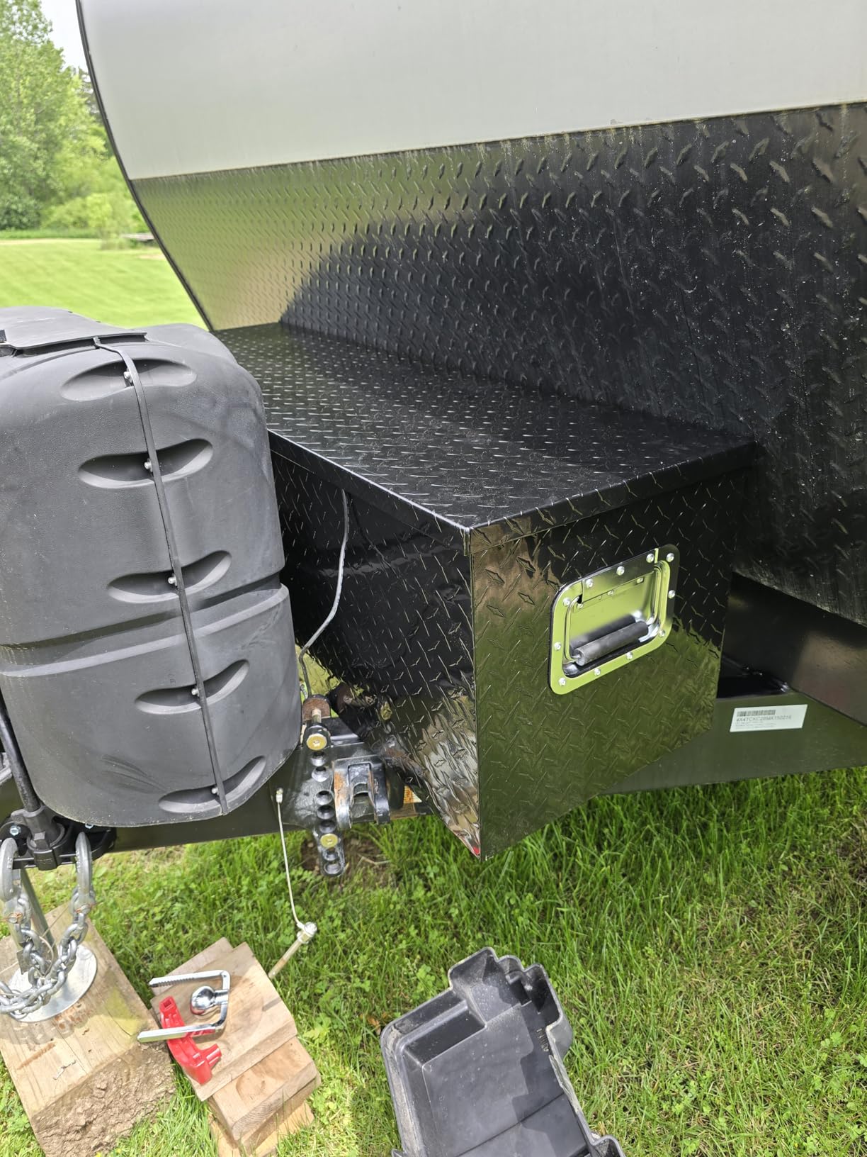 VEVOR Heavy Duty Aluminum Truck Bed Tool Box, Diamond Plate Tool Box with Side Handle and Lock Keys, 48