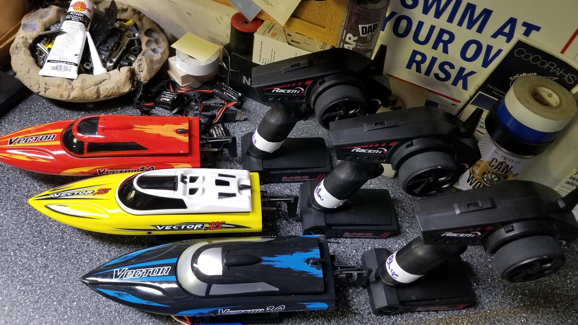 VOLANTEXRC RC Boat 20MPH Fast Remote Control Boat with Lights 2.4Ghz Toy Boat for Pools and Lakes with 2 Rechargeable Batteries Toys Gifts for Adults, Blue customer photo 1