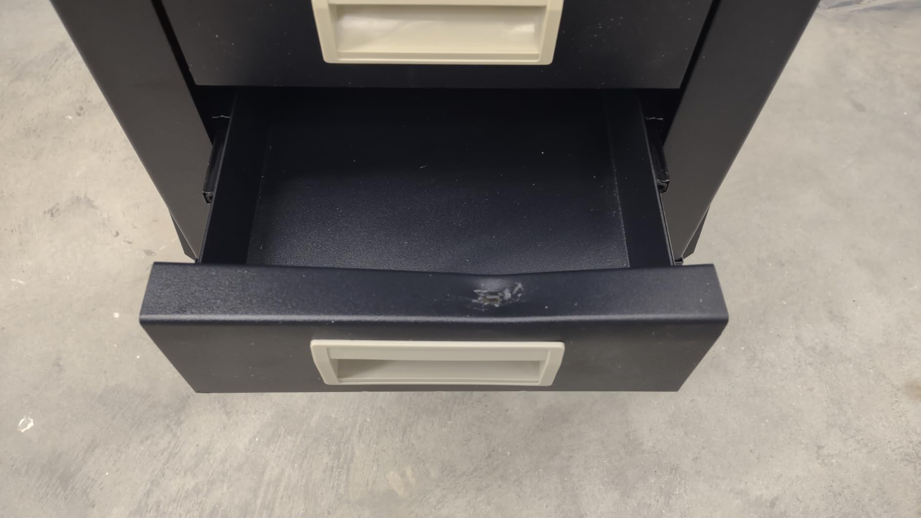 YESWELDER Welding Cart for TIG MIG Welder and Plasma Cutter, Tilt-Table Large Storage 360° Rolling Welding Trolley customer photo 1