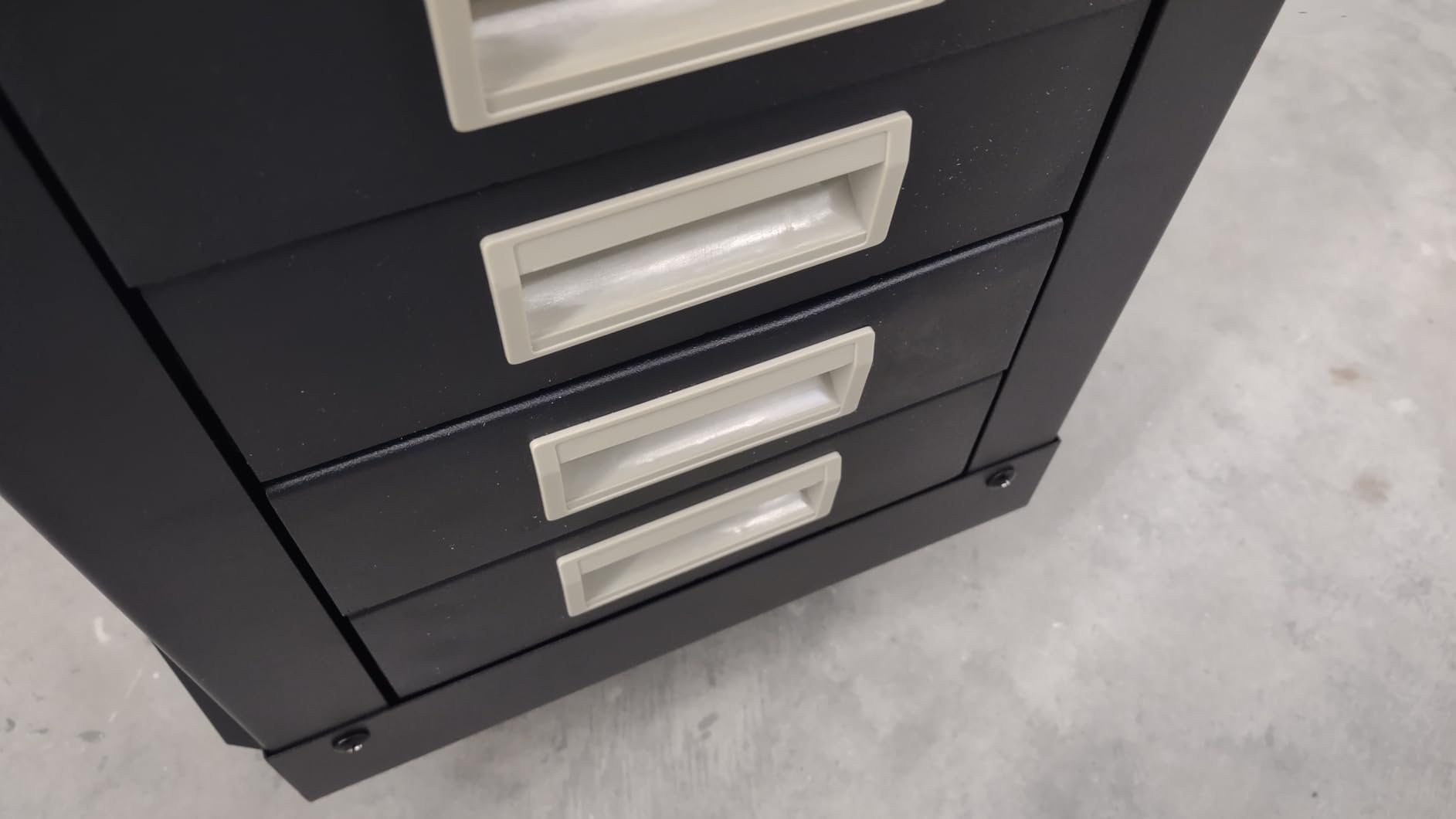 YESWELDER Welding Cart for TIG MIG Welder and Plasma Cutter, Tilt-Table Large Storage 360° Rolling Welding Trolley customer photo 2