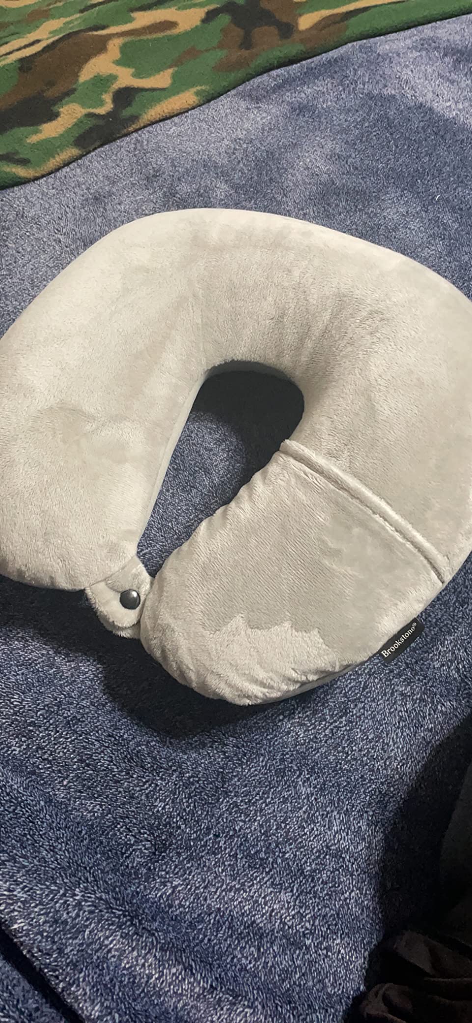 Brookstone Microbead Travel Head and Neck Pillow Lightweight and Plush with Phone or Headphone Pocket customer photo 2