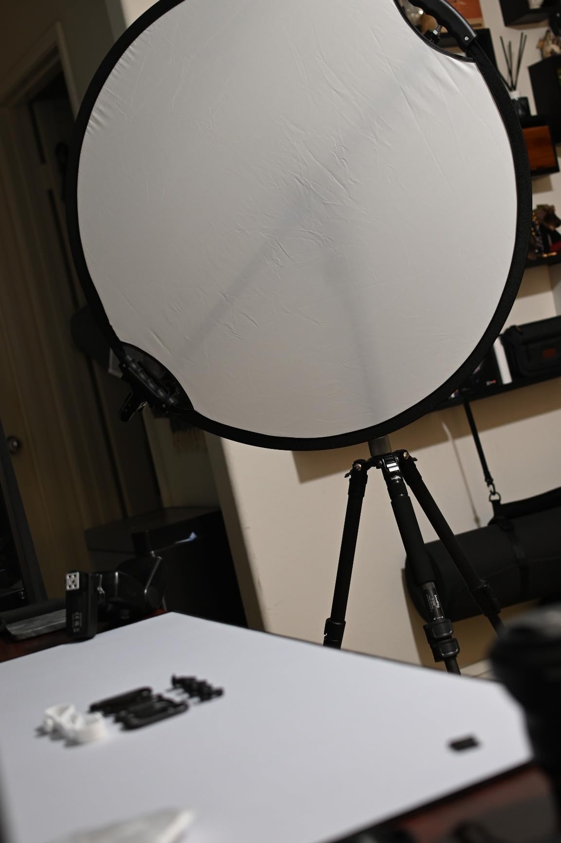 WELLMAKING 32 Inch (80cm) Reflector Photography, Collapsible Light Reflector with Bag & tilt Adapter, 5 in 1 Handle Reflector for Studio & Outdoor Lighting -Translucent, Silver, Gold, White and Black customer photo 2