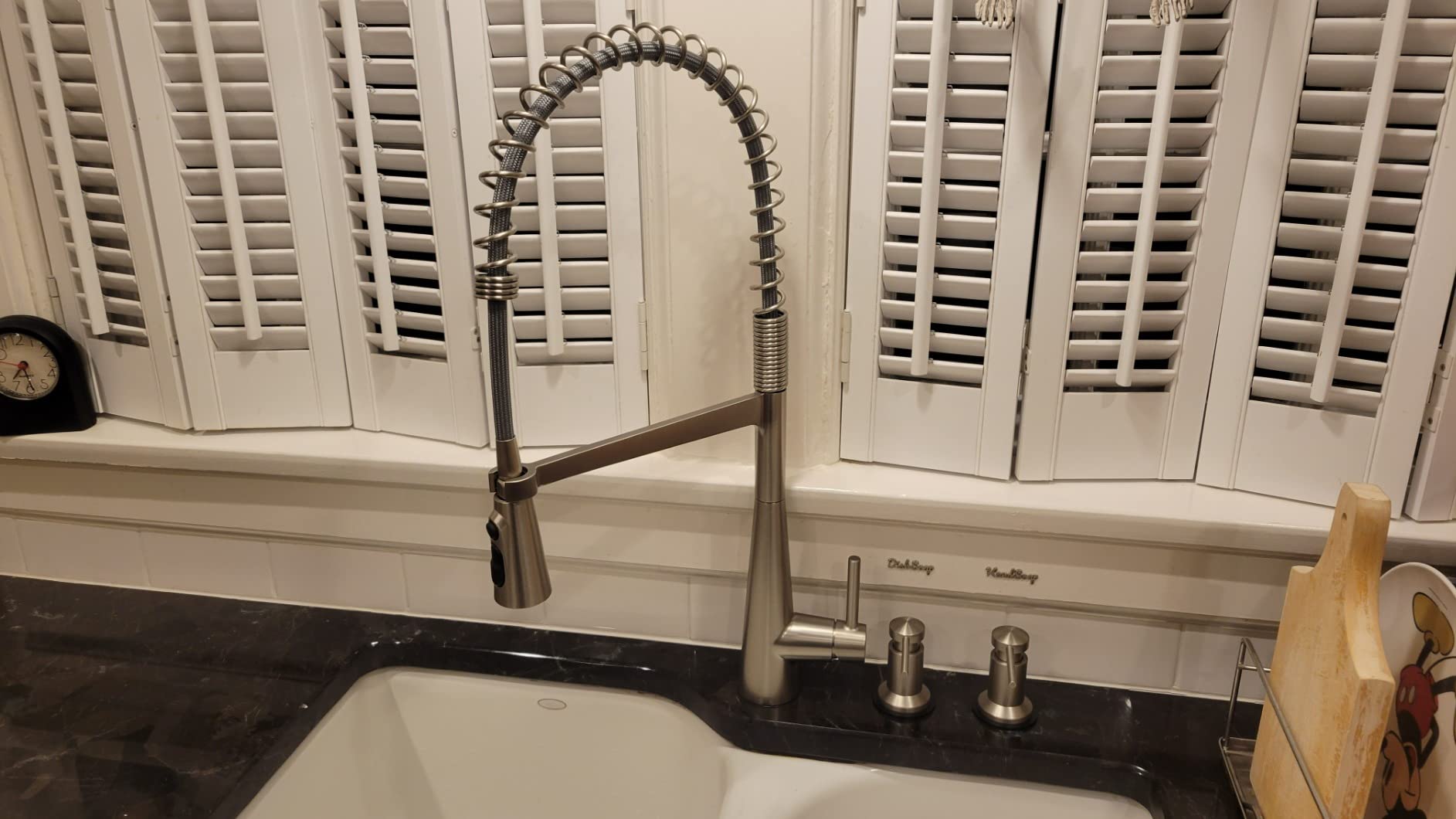 Moen Sleek Spot Resist Stainless One-Handle Touchless High Arc Pulldown Kitchen Faucet, Modern Spring Kitchen Sink Faucet with Pulldown Sprayer Head and Wave Motion Sensor, 5925EWSRS customer photo 1