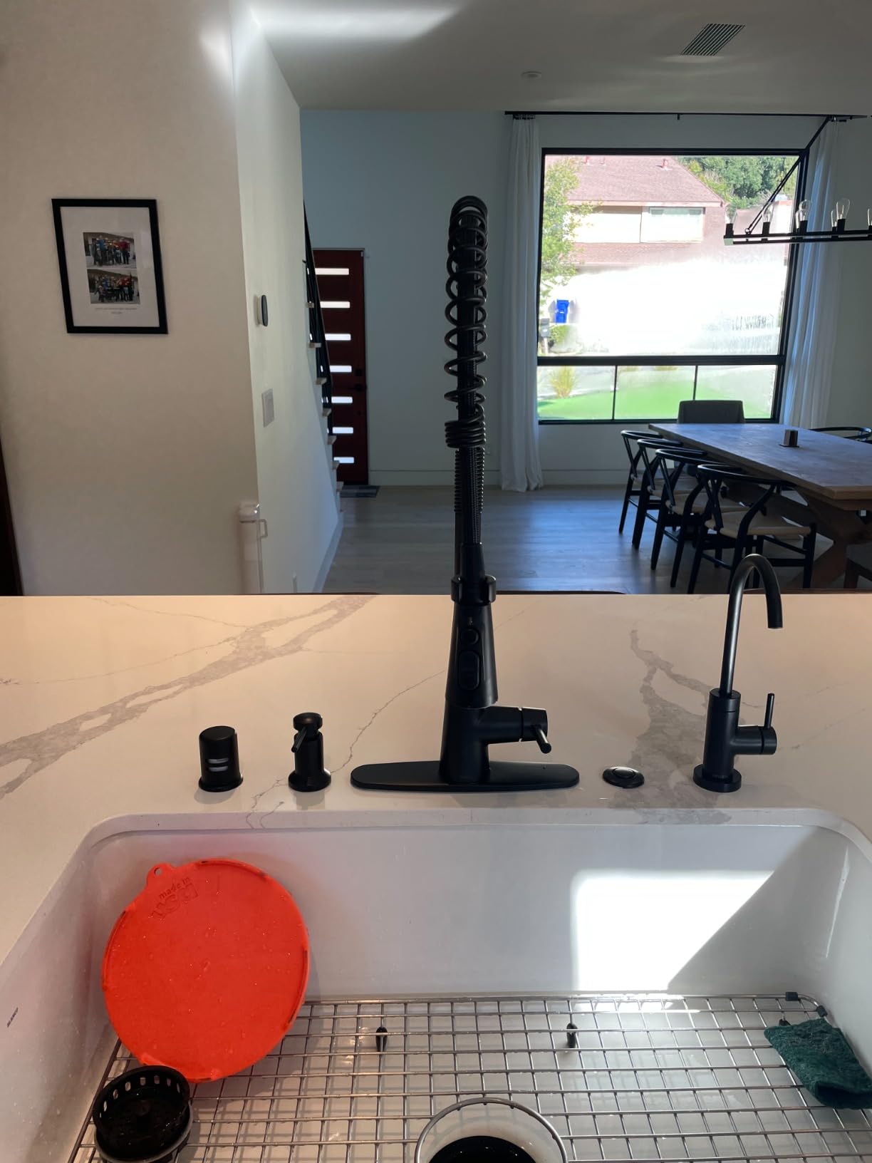 Moen Sleek Spot Resist Stainless One-Handle Touchless High Arc Pulldown Kitchen Faucet, Modern Spring Kitchen Sink Faucet with Pulldown Sprayer Head and Wave Motion Sensor, 5925EWSRS customer photo 2