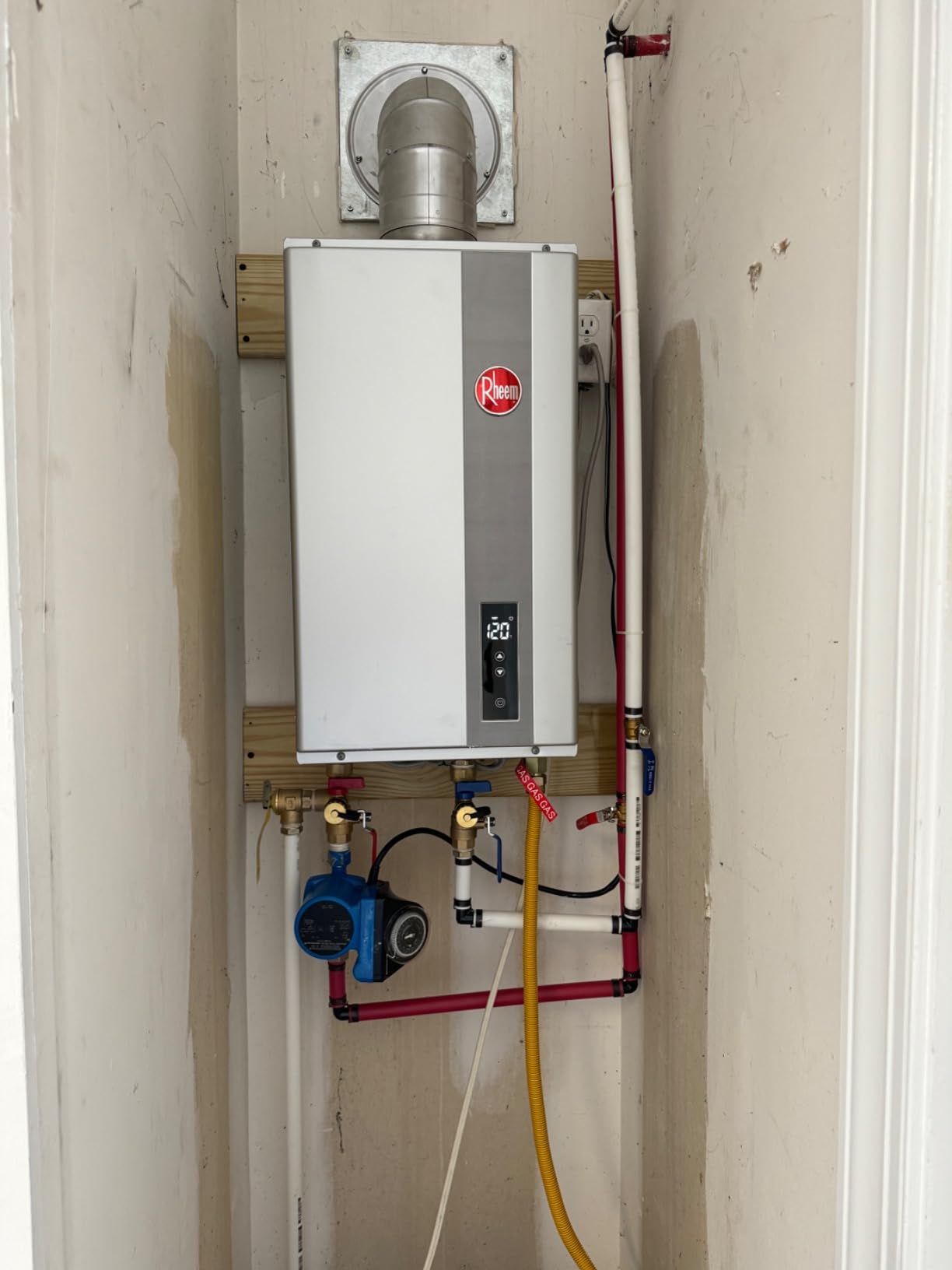 Rheem RTG-70DVLP-3 High Efficiency Non-Condensing Indoor Tankless Liquid Propane Water Heater 7.0 GPM, 160,000 BTUs customer photo 1