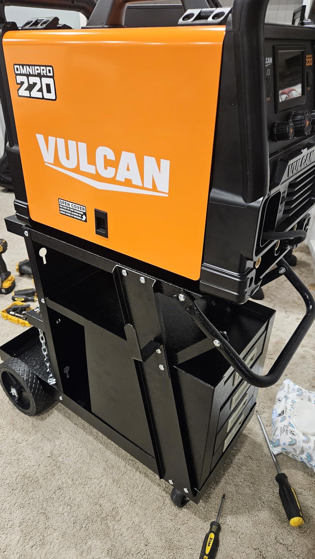 VEVOR Welding Cart, 2-Tier 4 Drawers Welder Cart with 265 LBS Weight Capacity, 360° Swivel Wheels, Tank Storage Safety Chains, Heavy Duty Rolling MIG Welder Cart for Mig Welder and Plasma Cutter customer photo 1