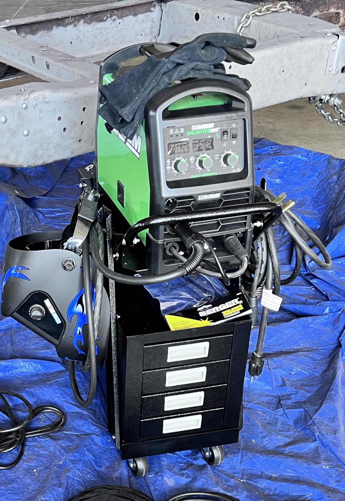 VEVOR Welding Cart, 2-Tier 4 Drawers Welder Cart with 265 LBS Weight Capacity, 360° Swivel Wheels, Tank Storage Safety Chains, Heavy Duty Rolling MIG Welder Cart for Mig Welder and Plasma Cutter customer photo 2