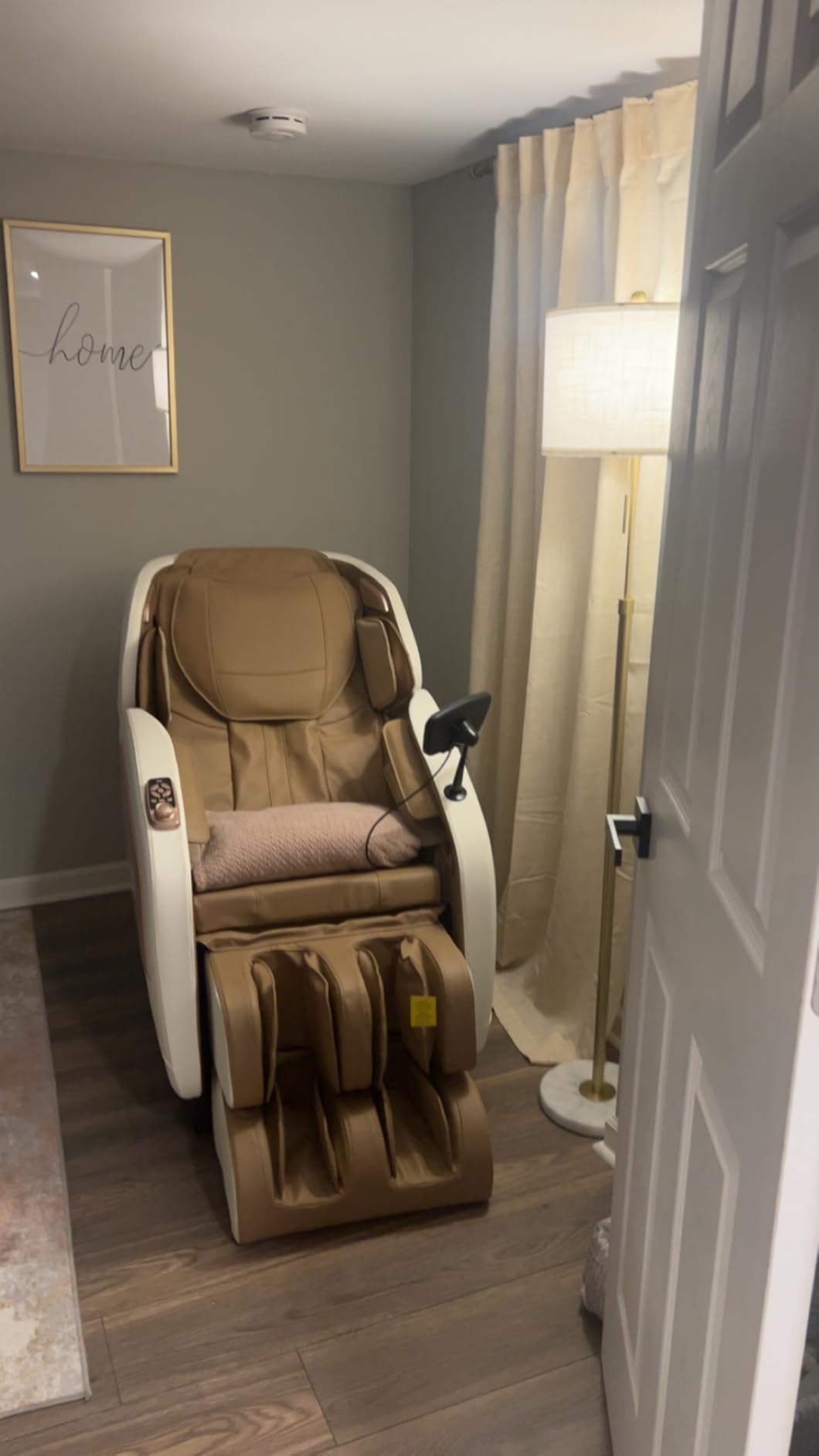 Massage Chair Full Body with Heat, Full Body Zero Gravity Shiatsu Massage Chair, Kneading Recliner w/ 20 Auto Modes, Foot Massage, Bluetooth, USB Charging Port, Touch Screen Controller customer photo 2