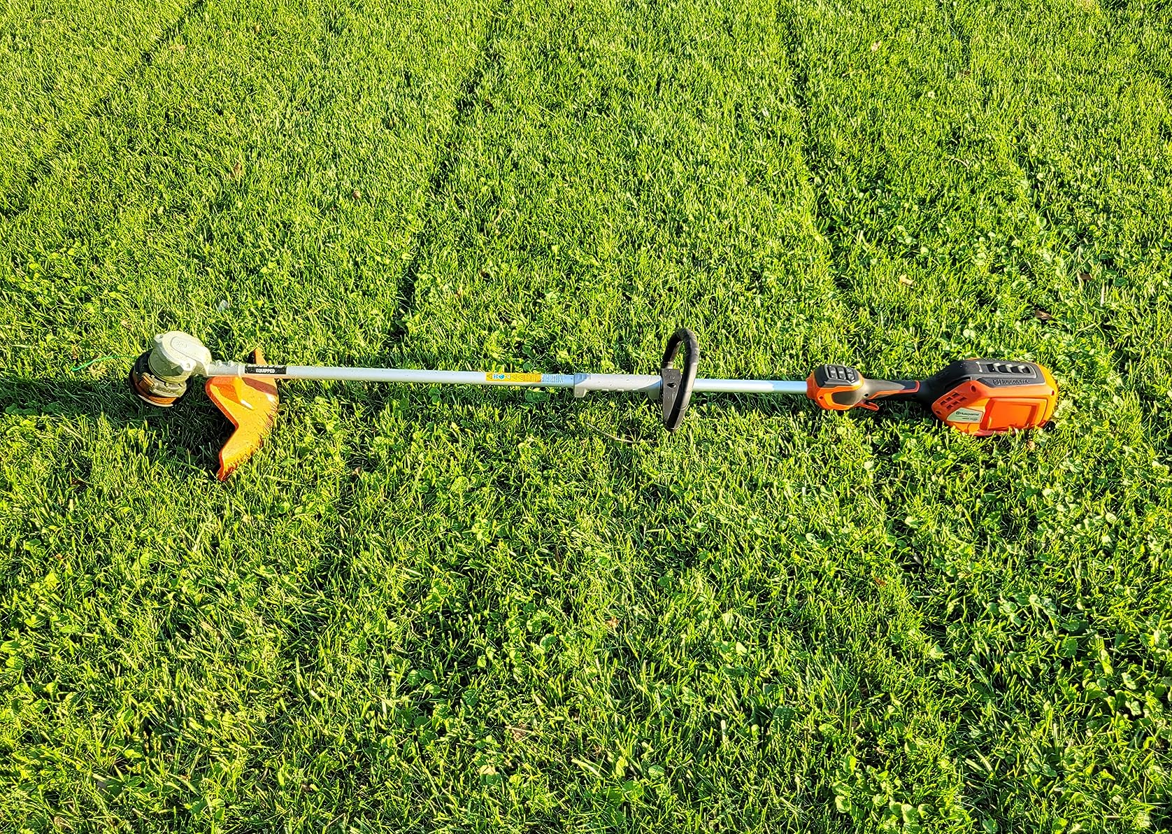 Husqvarna WeedEater 320iL Cordless String Trimmer with 4 Ah Battery and Charger, 16-Inch Straight Shaft Electric Weed Eater with Rapid Replace Trimmer Head for Seamless String Reloading, 970480104 customer photo 2