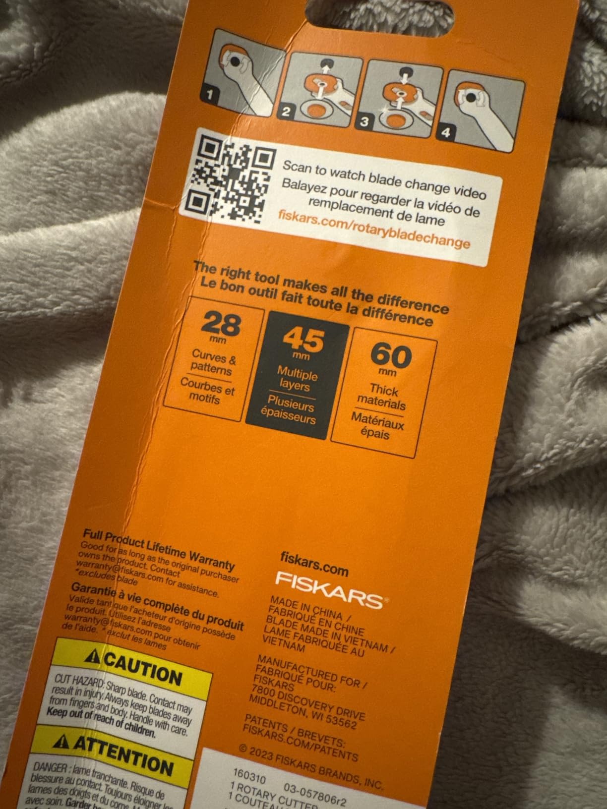 Fiskars 45mm Rotary Cutter for Fabric, Premium Steel Stick Fabric Cutter Cuts Through Multiple Layers, Right and Left Handed customer photo 2