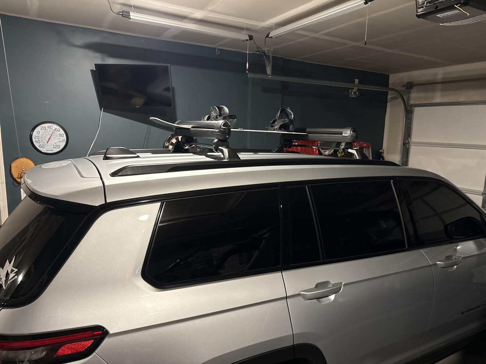 BougeRV Lockable Ski & Snowboard Racks, Extension with Sliding Feature, 28'' Fits 6 Pairs Skis or 4 Snowboards, Crab Mounting System Fits for Square/Aero/Oval Cross Bars customer photo 2