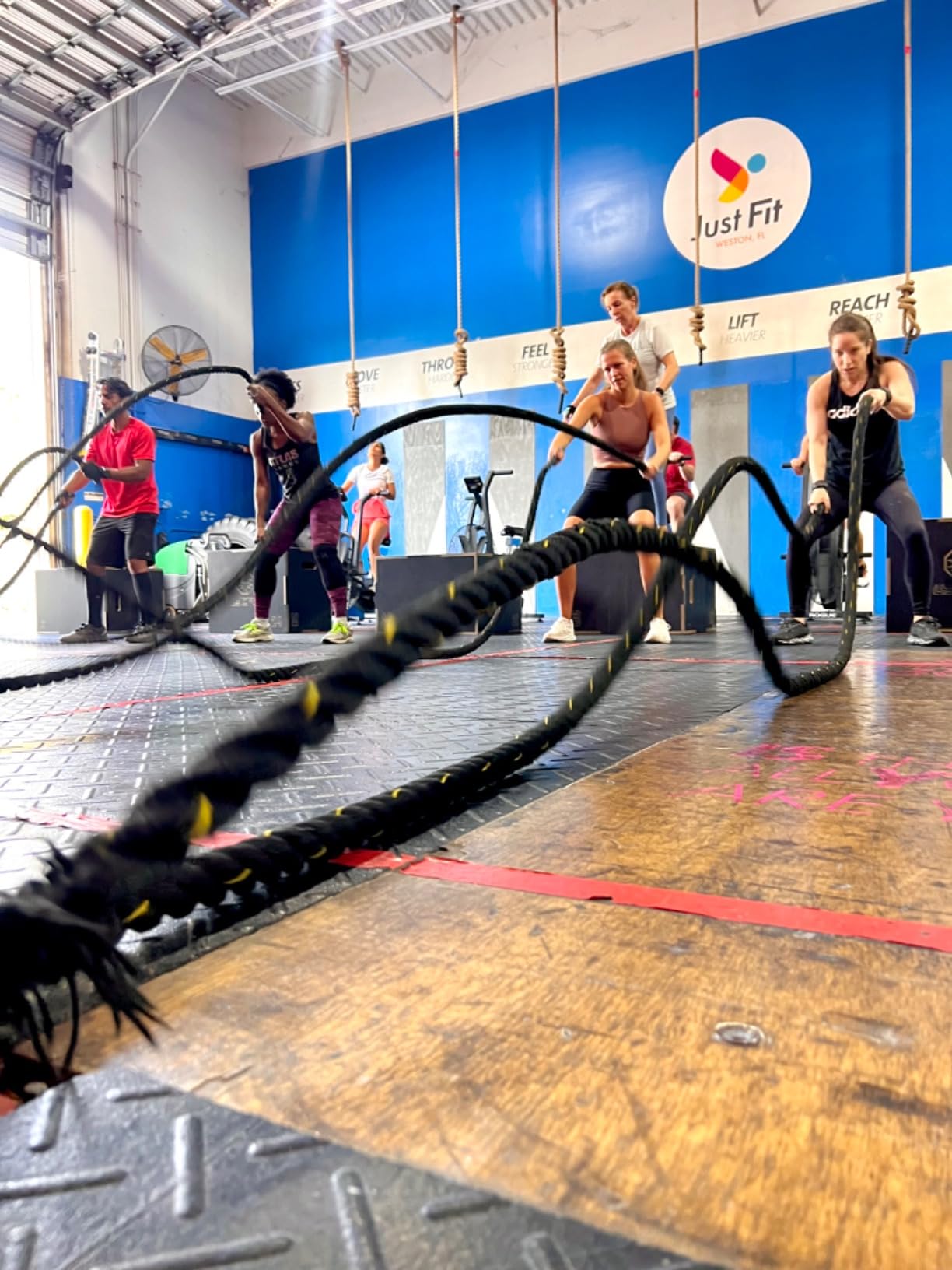 Fitvids Battle Rope 1.5Inch 2 Inch Diameter Poly Dacron 30 FT - 40 FT - 1.5-Inch, 30FT - Black customer photo 1